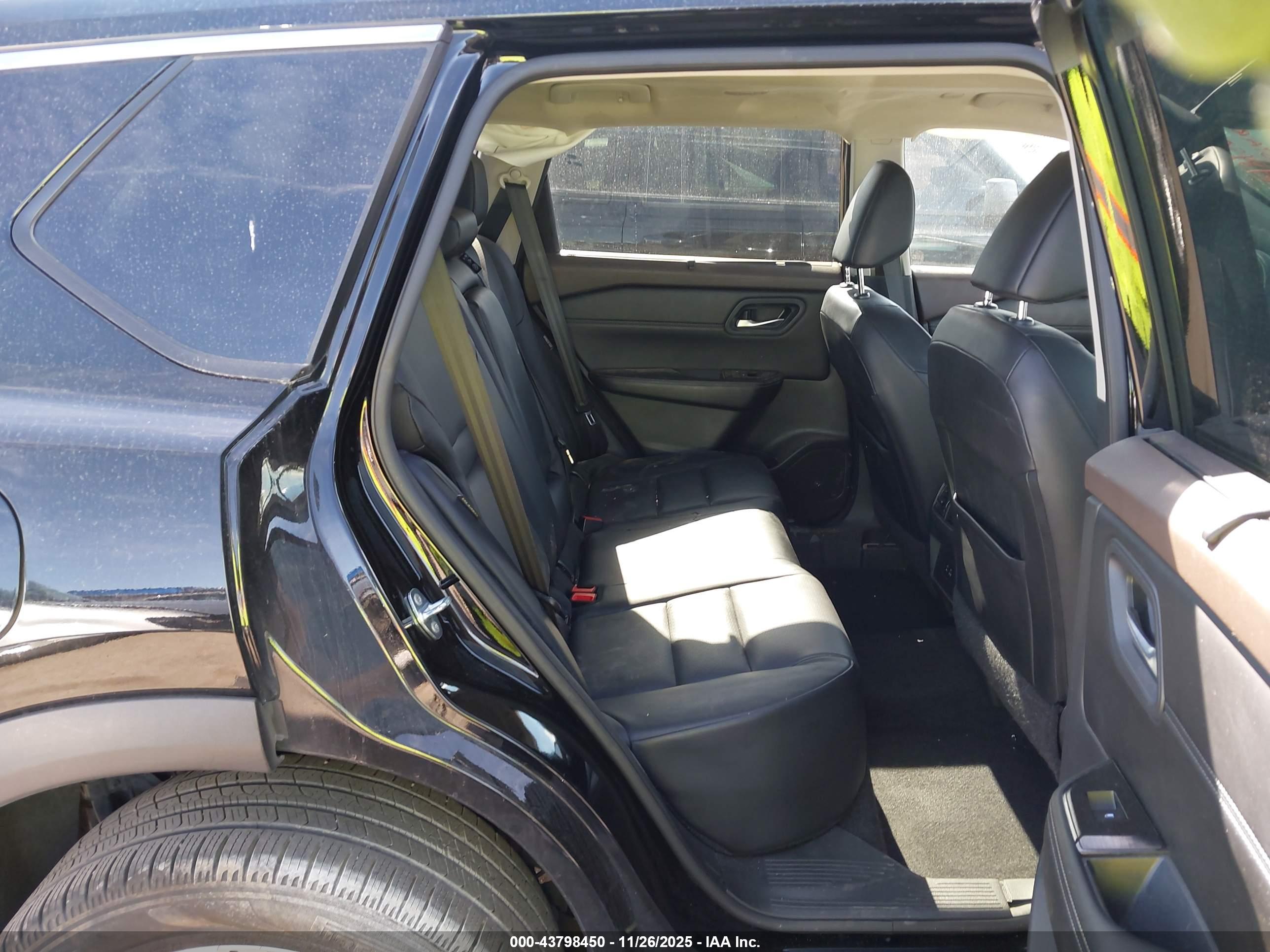 NISSAN ROGUE image 8