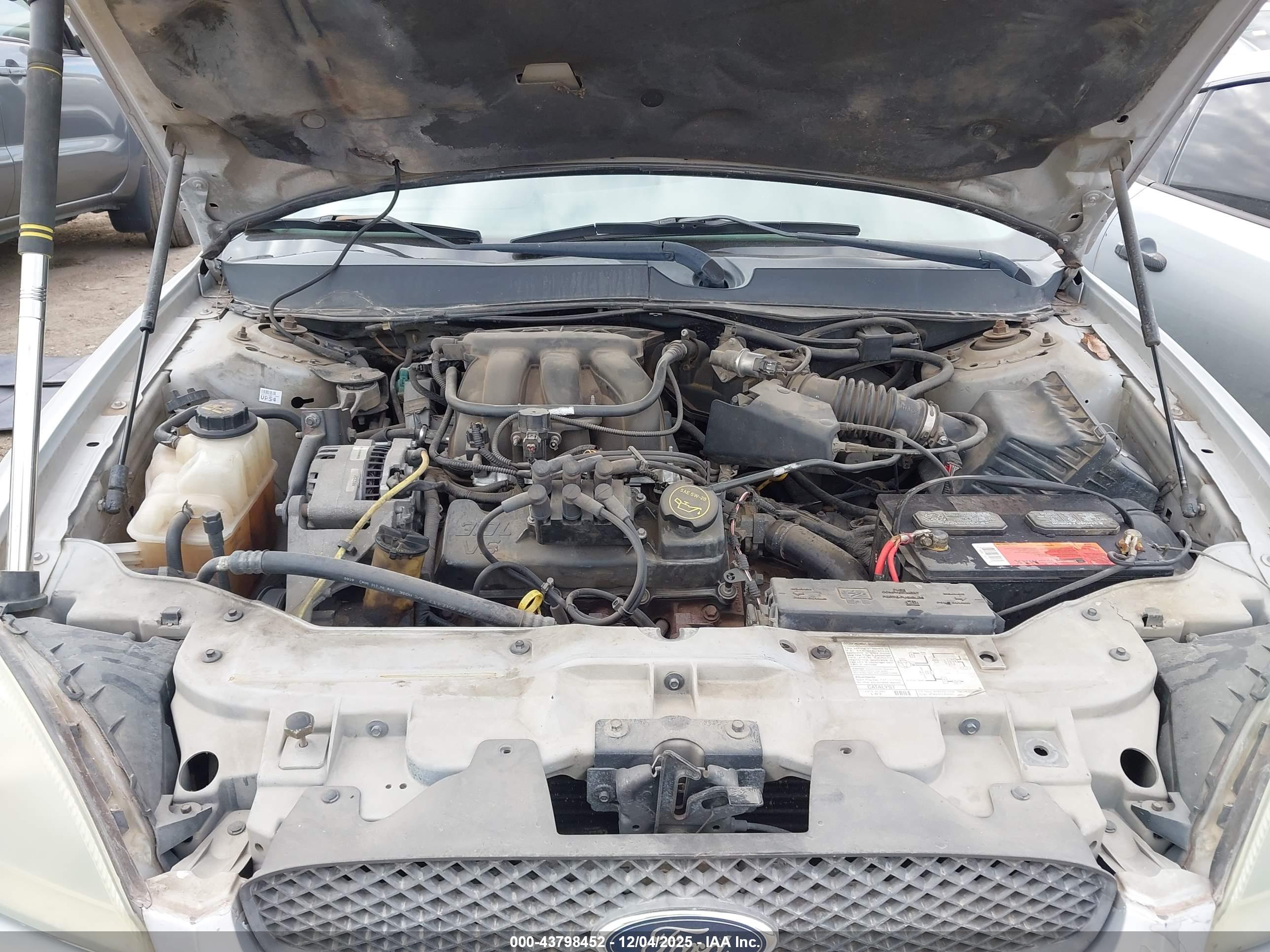 FORD TAURUS image 10