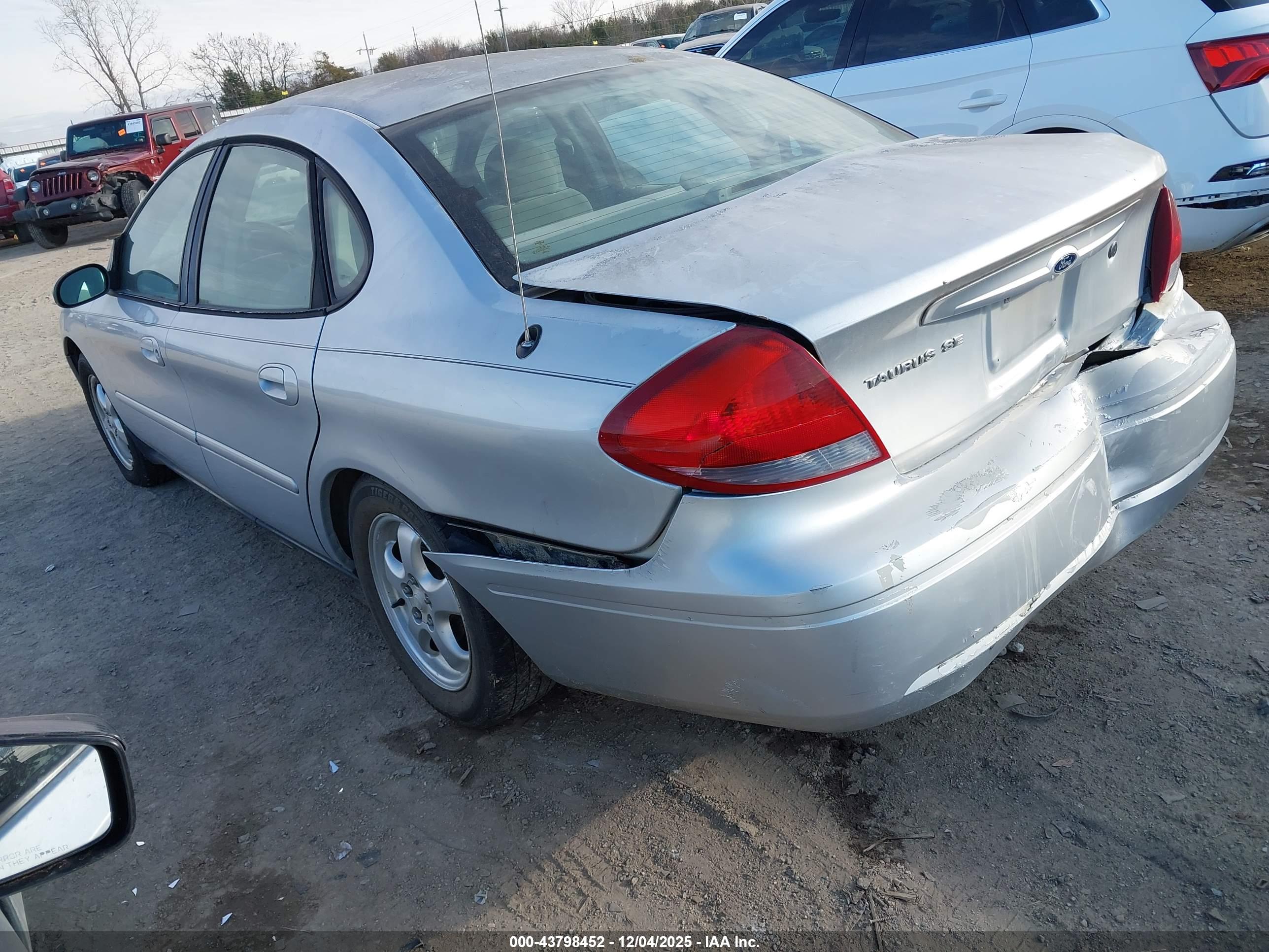 FORD TAURUS image 3