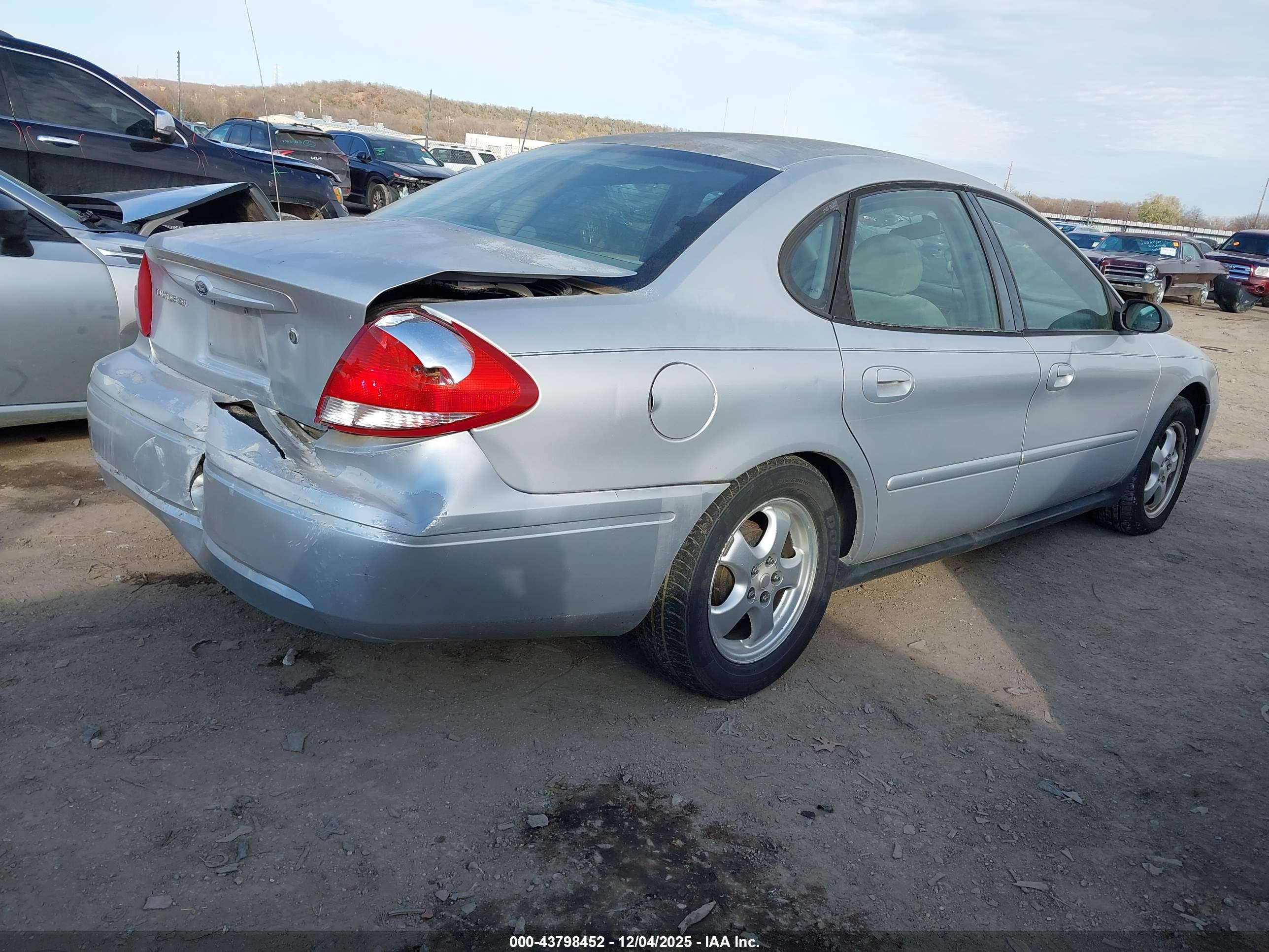 FORD TAURUS image 4