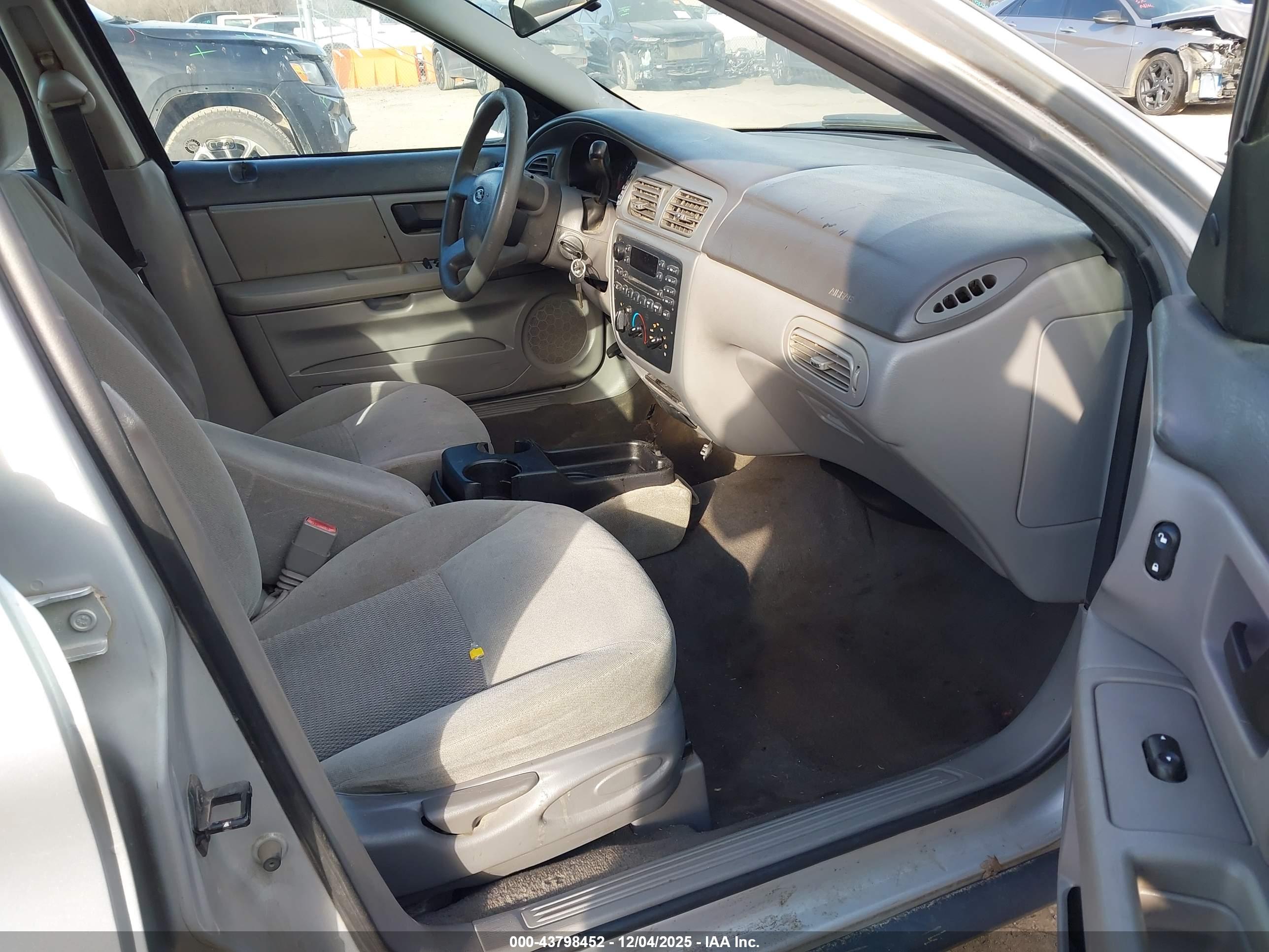 FORD TAURUS image 5
