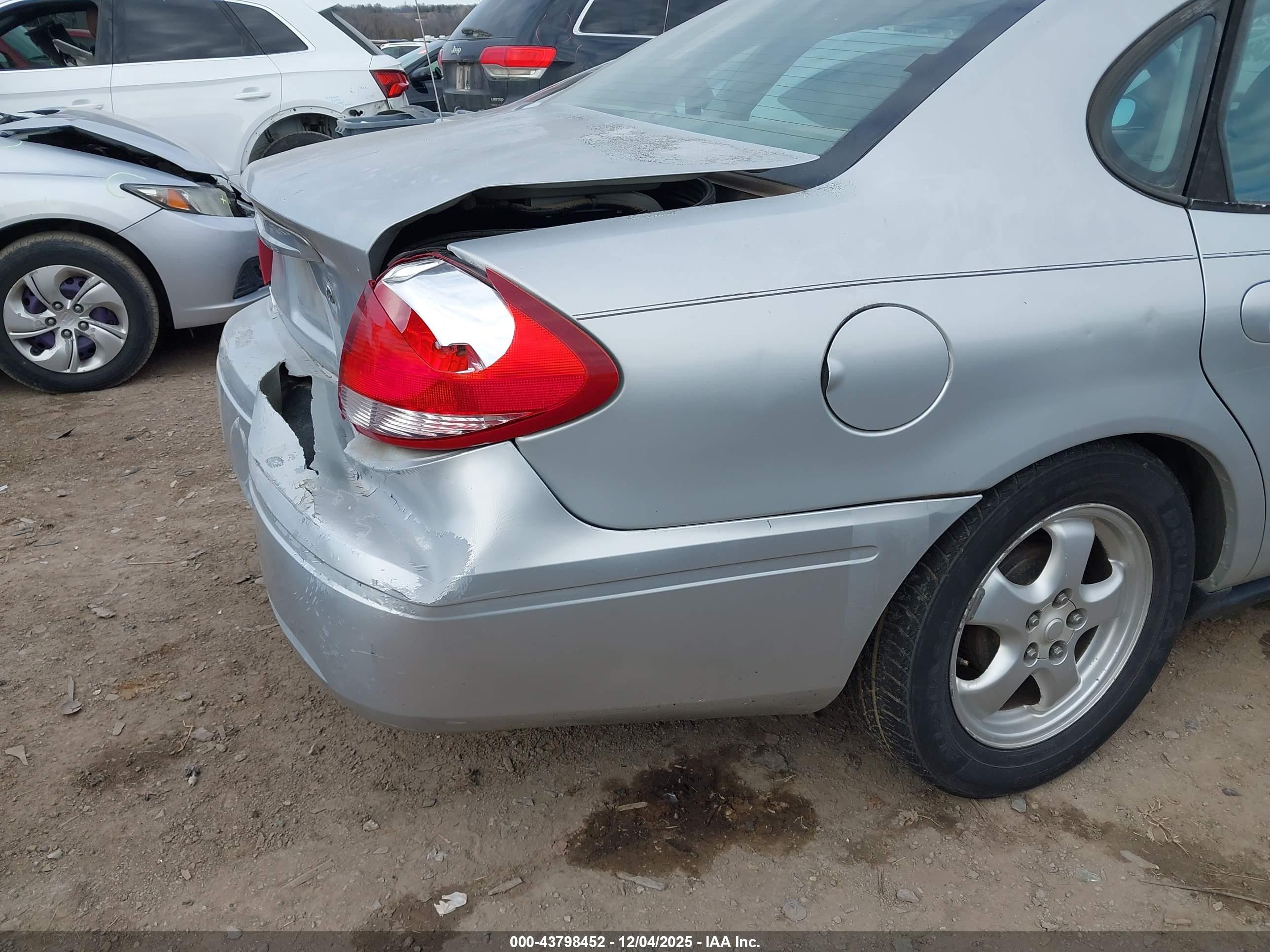 FORD TAURUS image 6