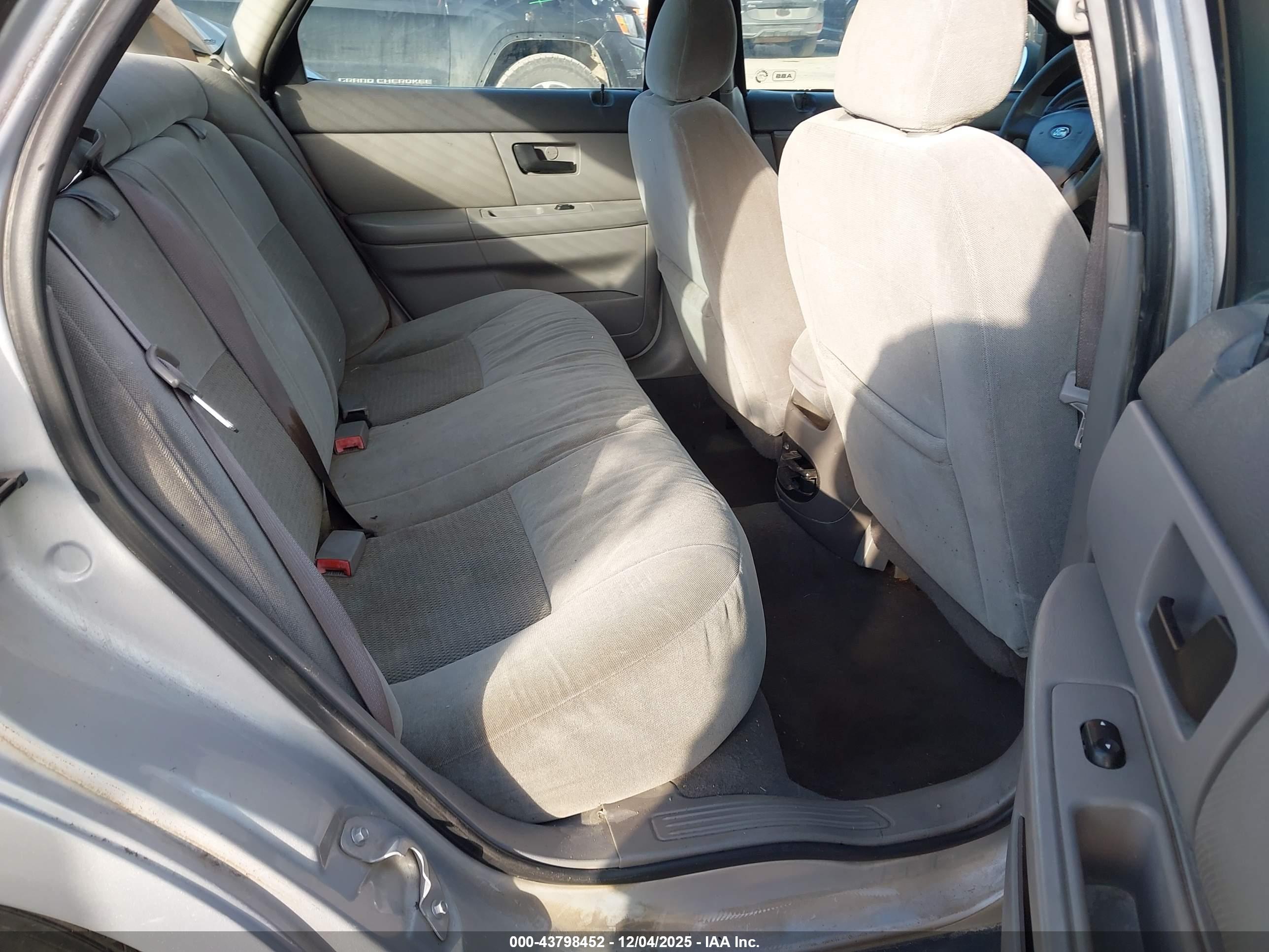 FORD TAURUS image 8