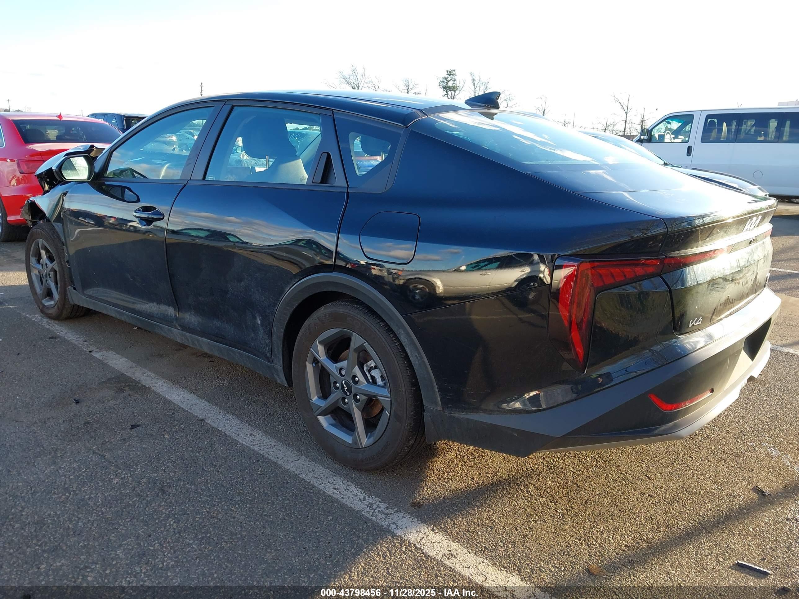 KIA K4 image 3