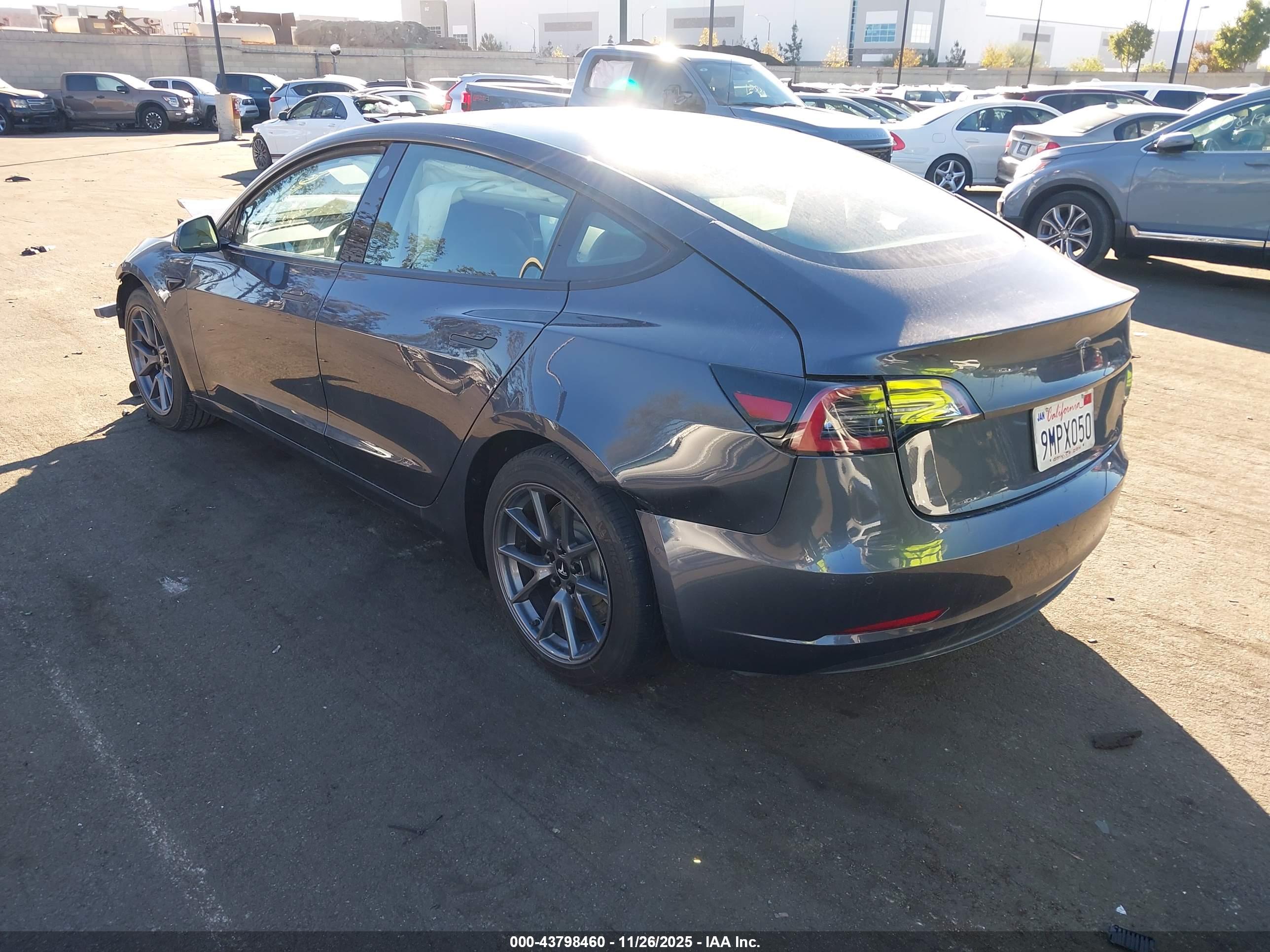 TESLA MODEL image 3