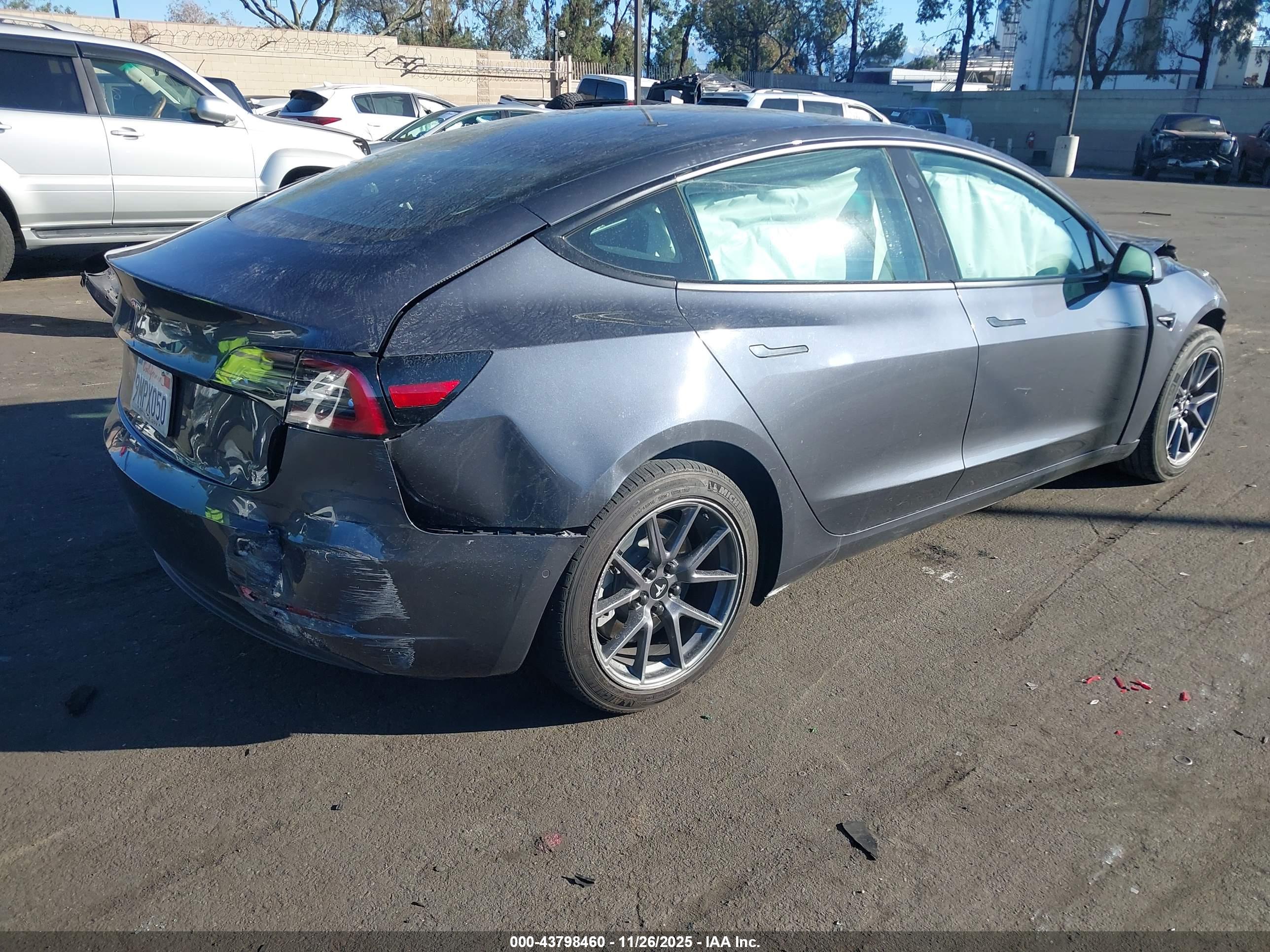 TESLA MODEL image 4