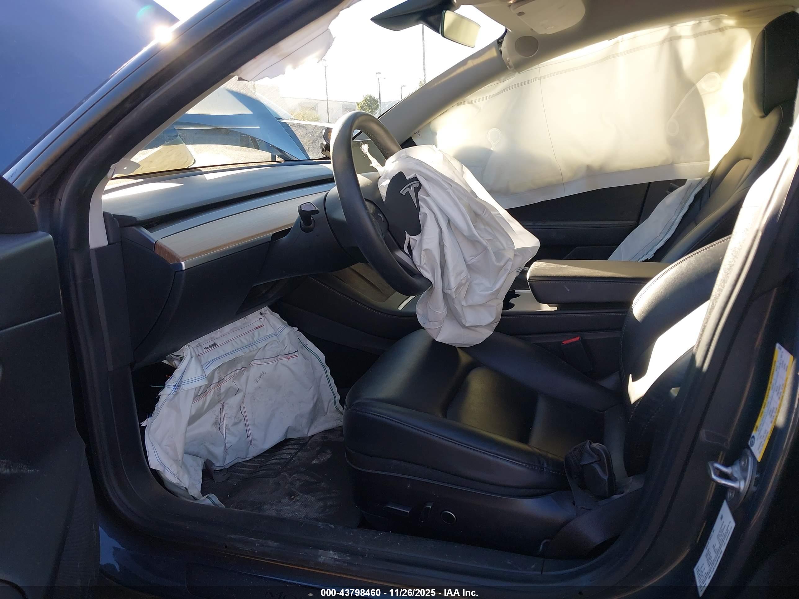 TESLA MODEL image 5