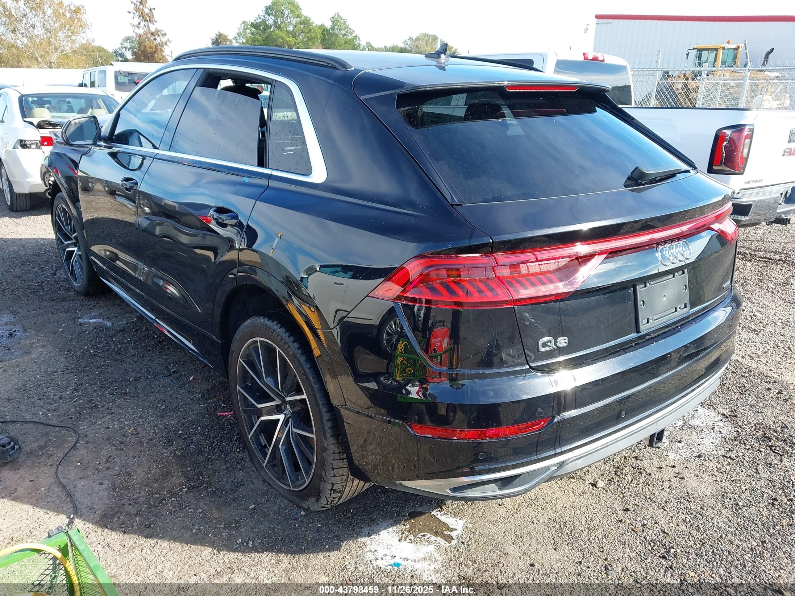 AUDI Q8 image 3