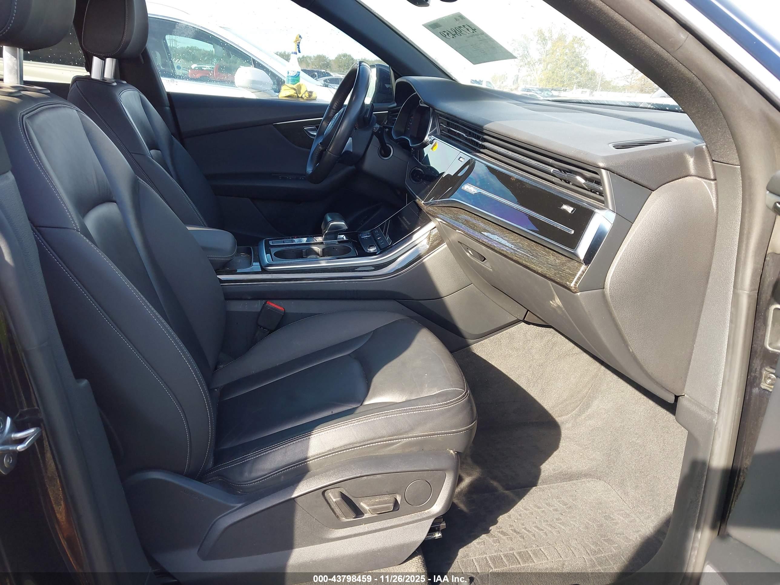 AUDI Q8 image 5
