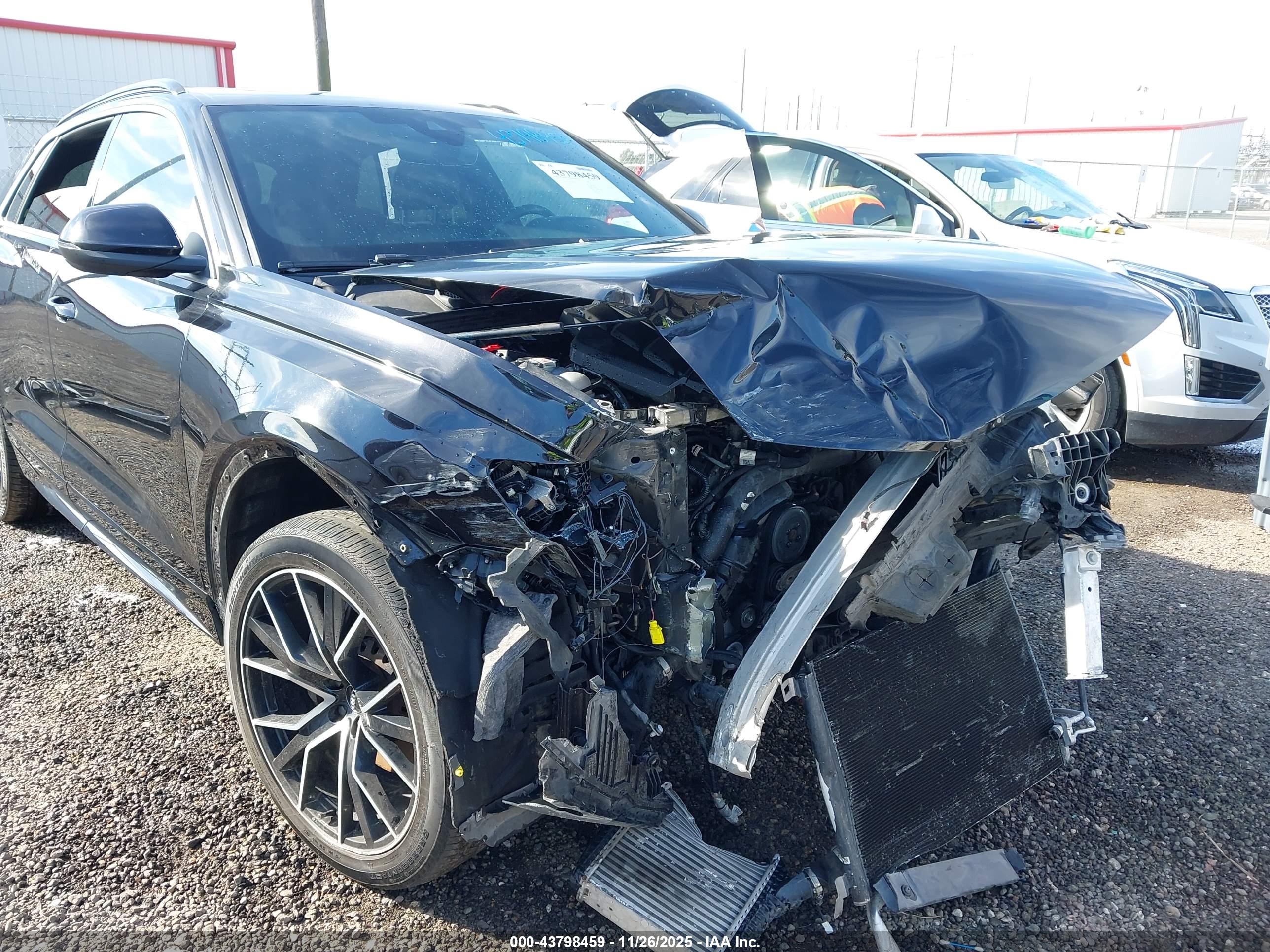 AUDI Q8 image 6
