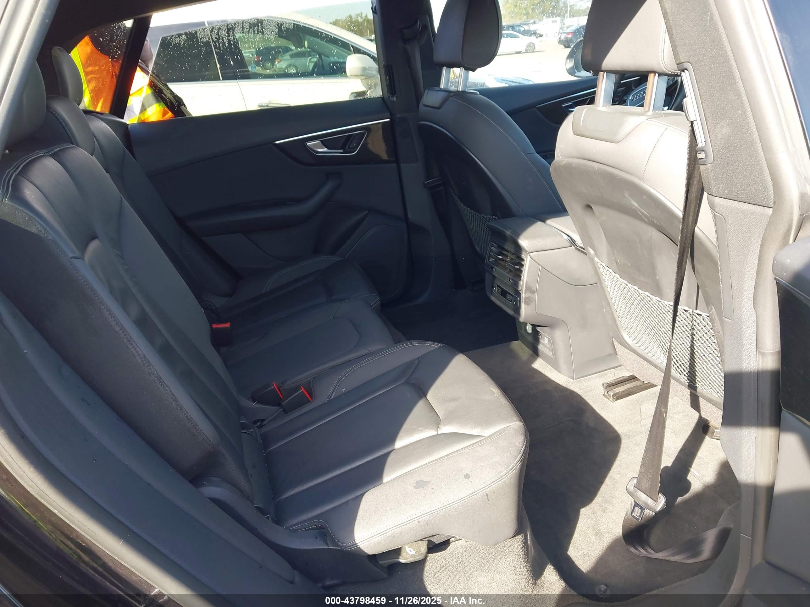 AUDI Q8 image 8