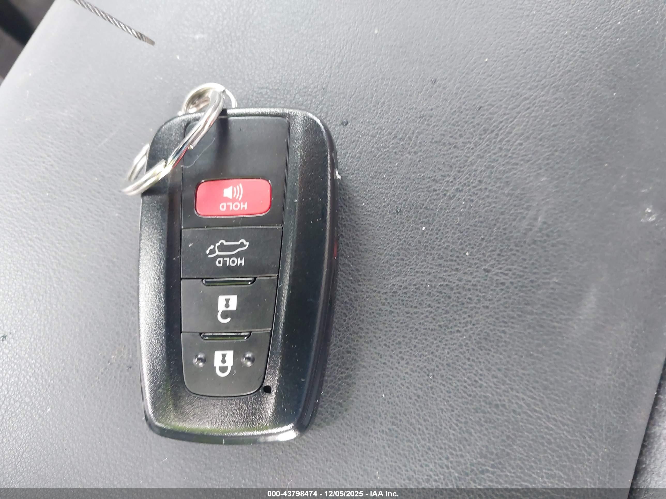 TOYOTA RAV4 image 11
