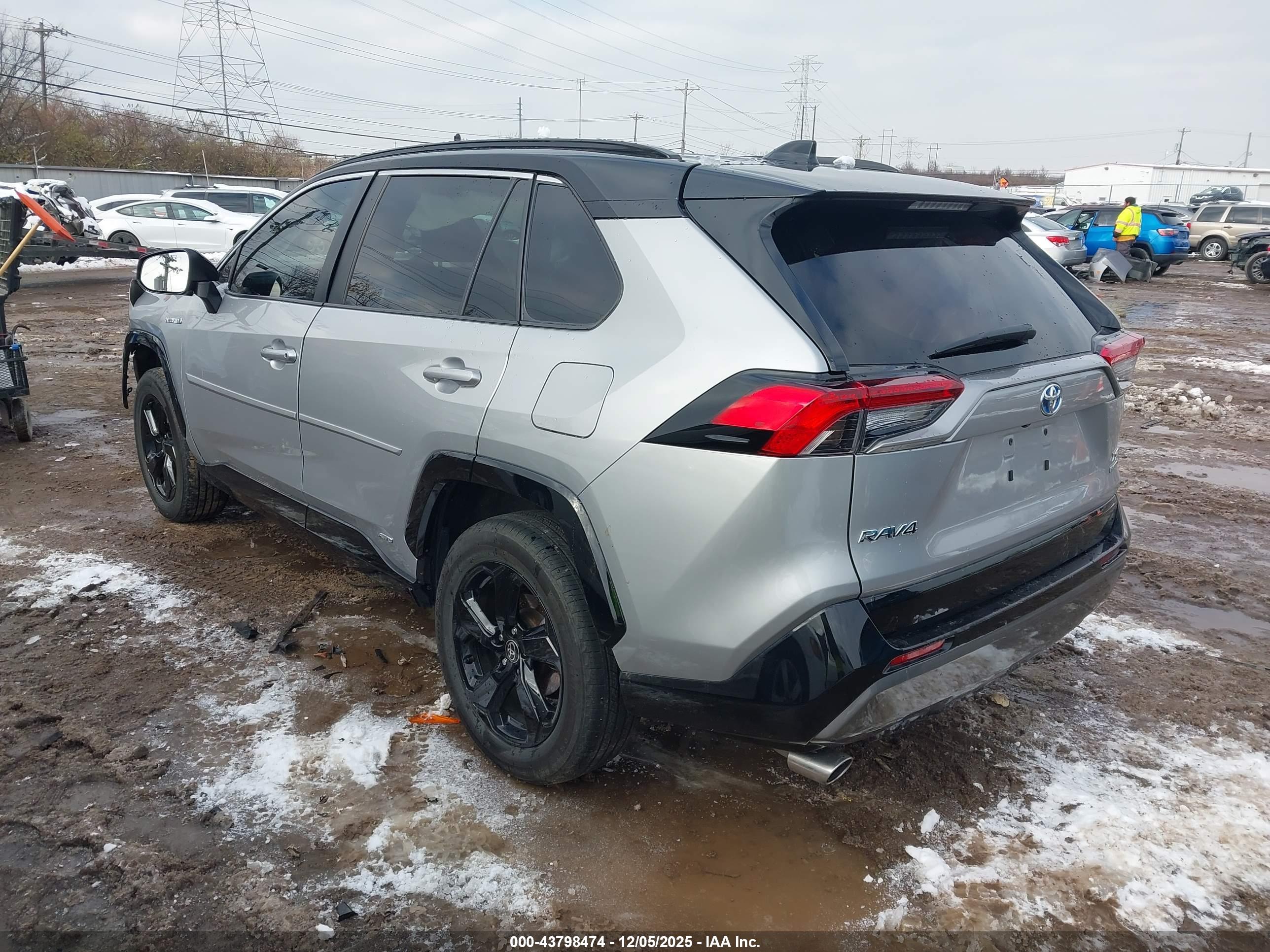 TOYOTA RAV4 image 3