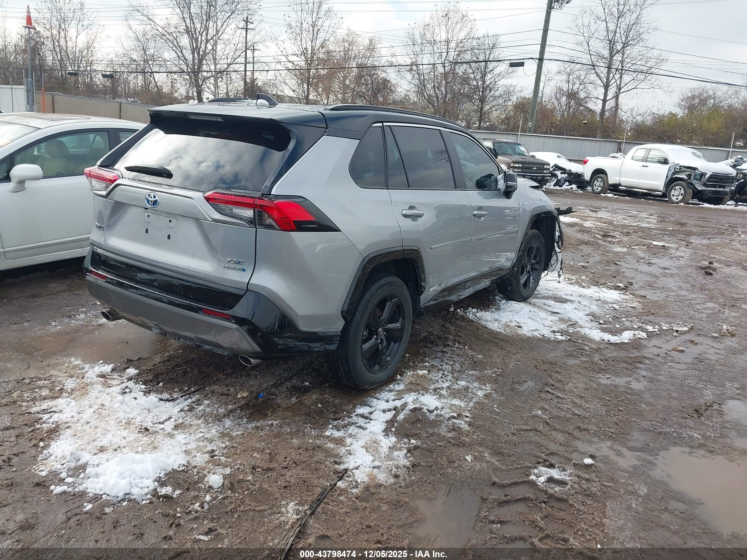 TOYOTA RAV4 image 4
