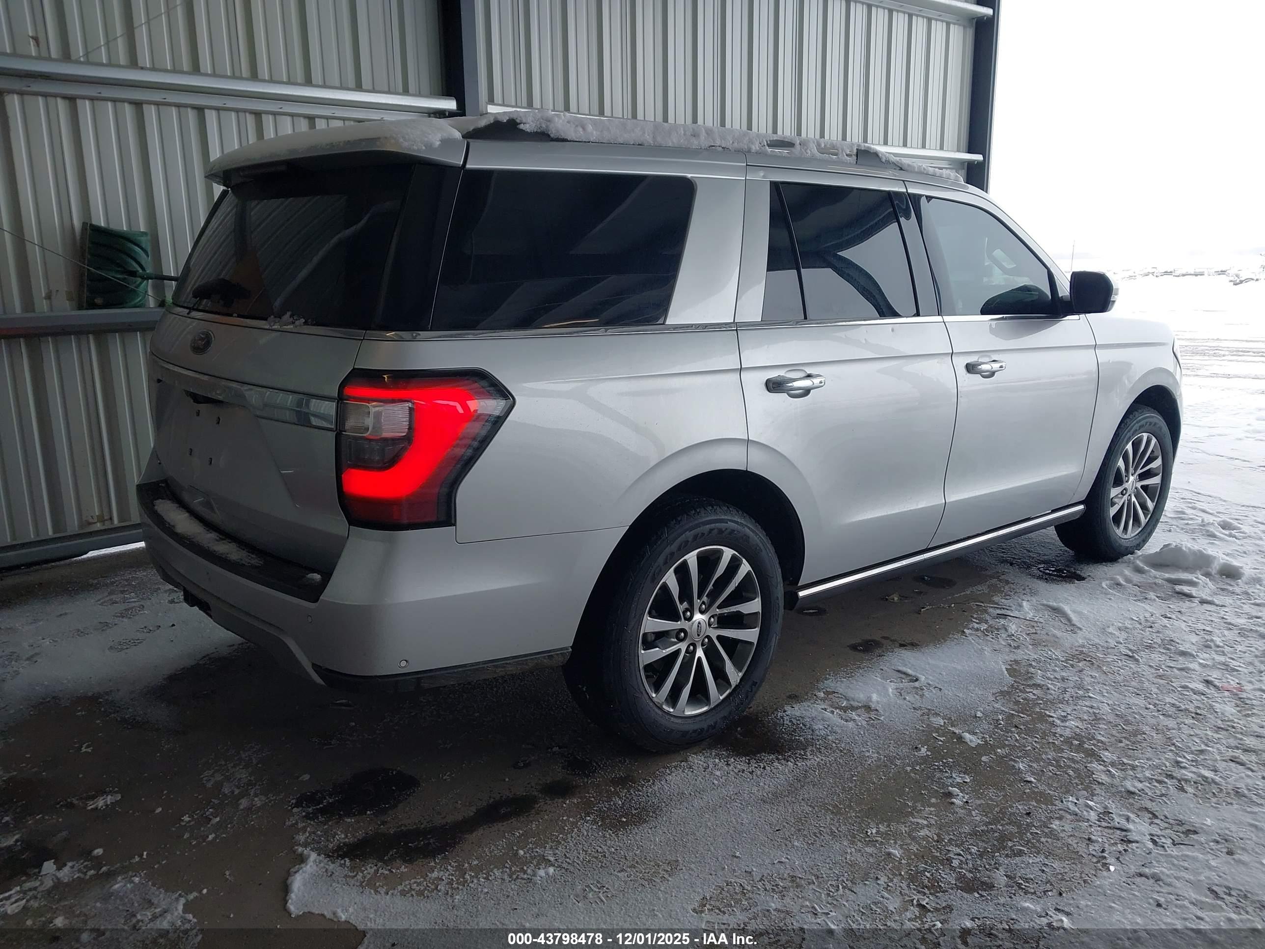 FORD EXPEDITION image 4