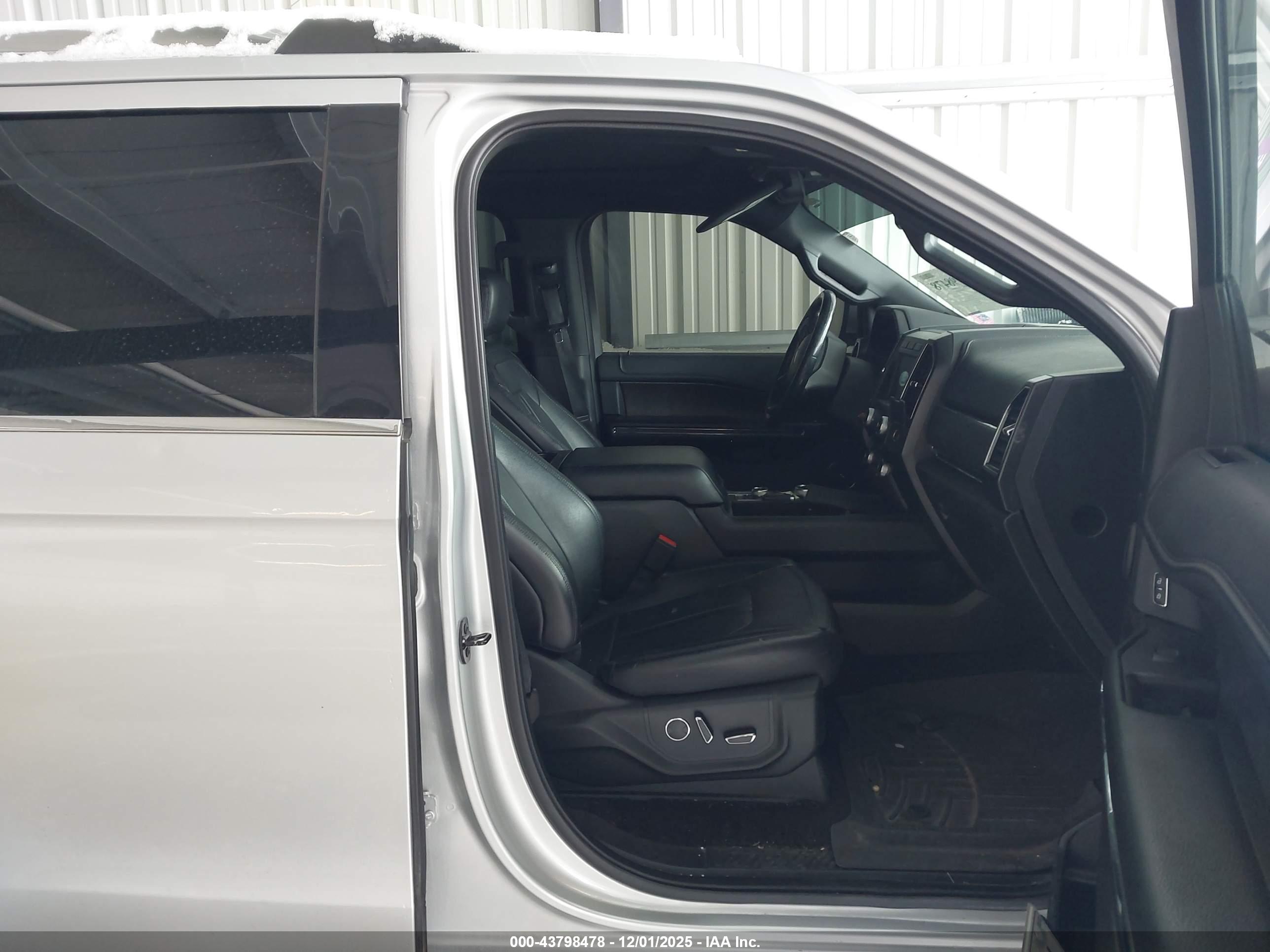 FORD EXPEDITION image 5
