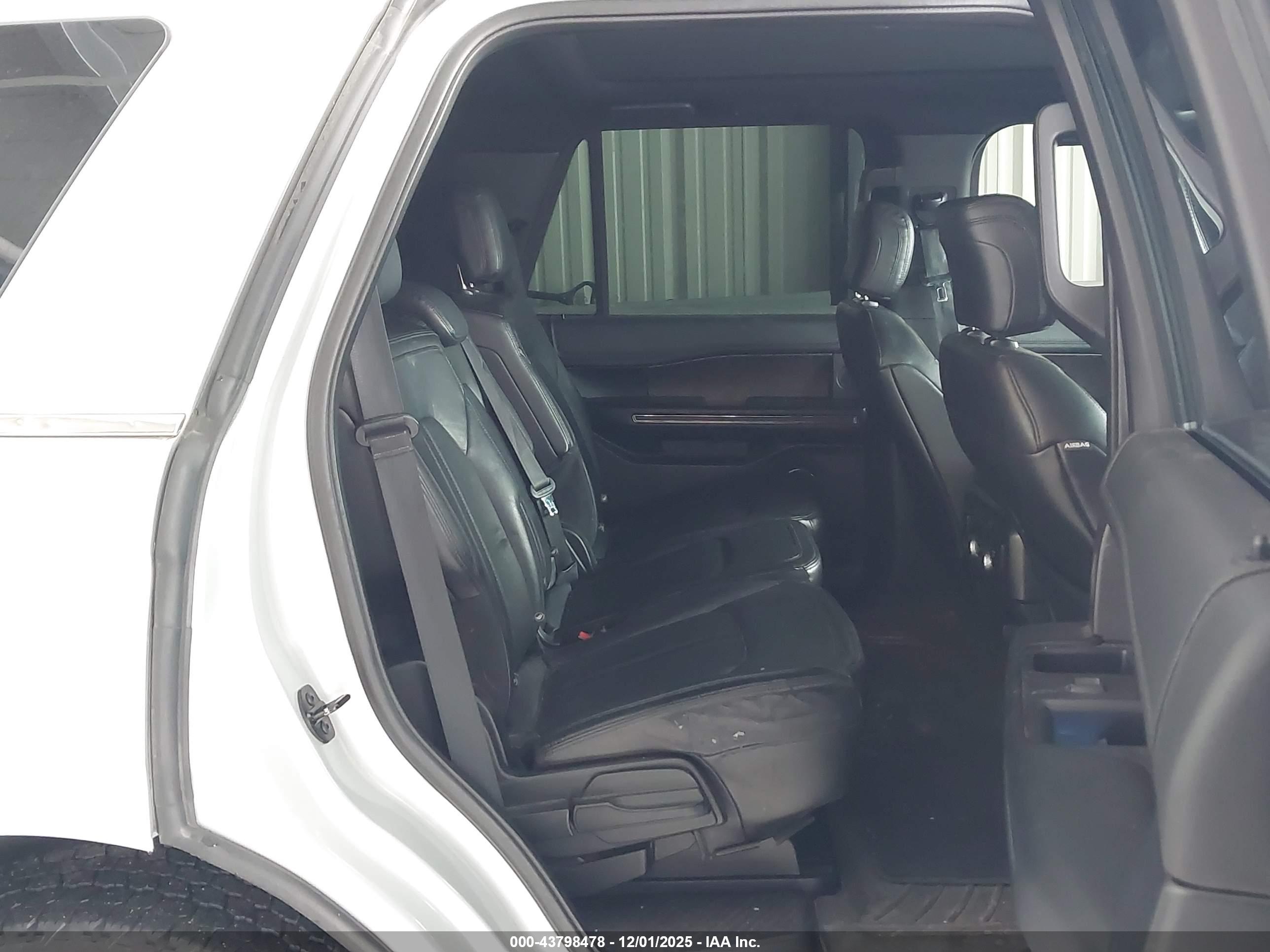 FORD EXPEDITION image 8