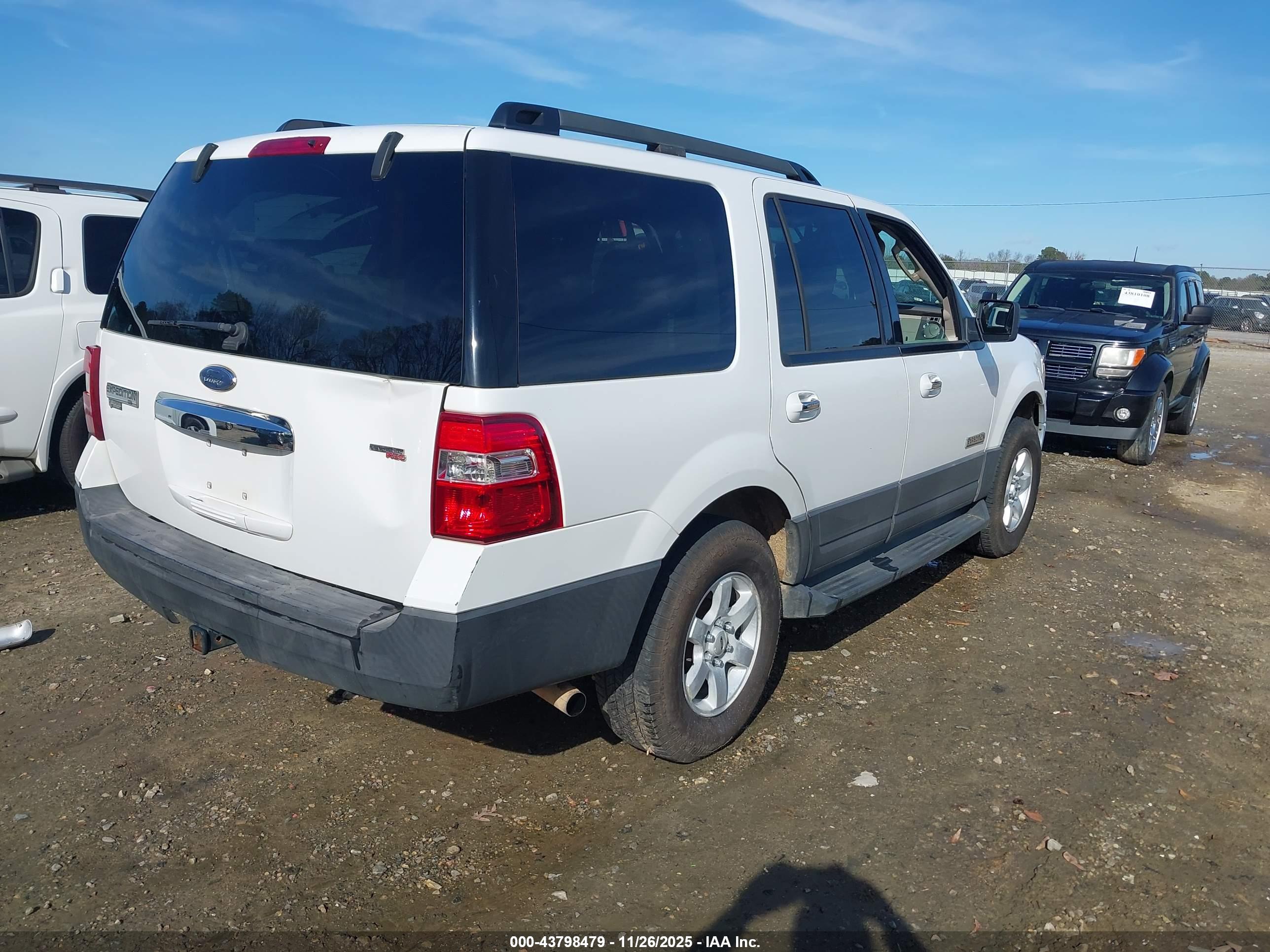 FORD EXPEDITION image 4