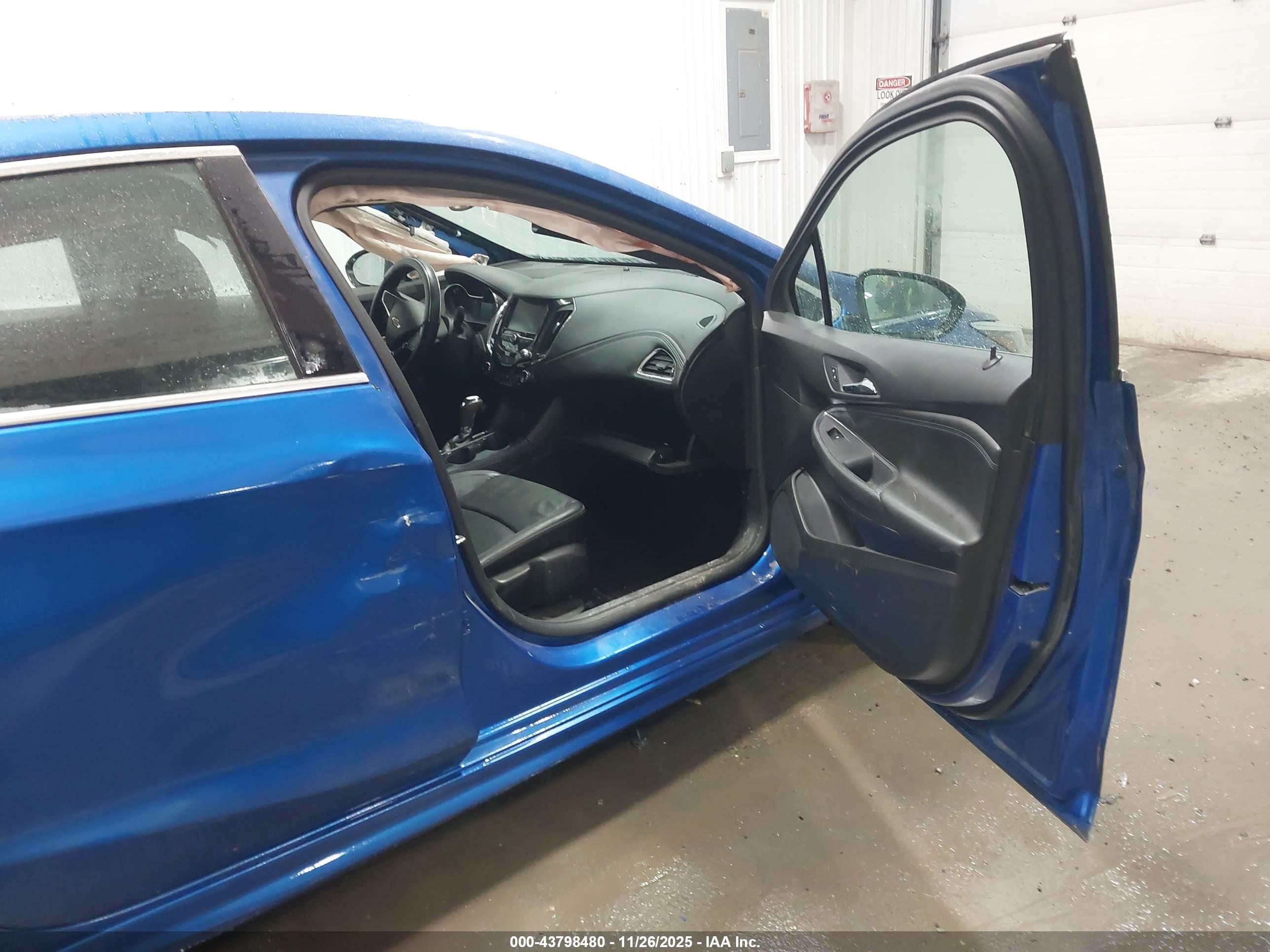 CHEVROLET CRUZE image 5