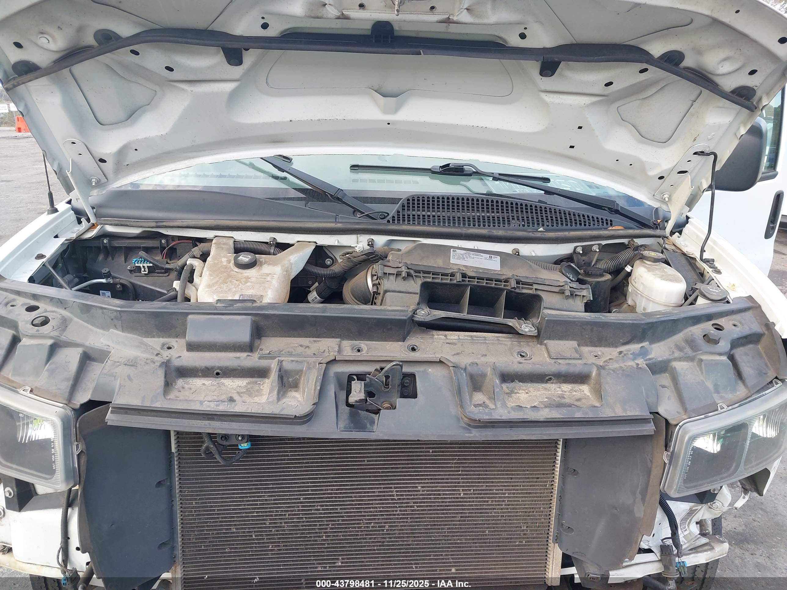 CHEVROLET EXPRESS image 10