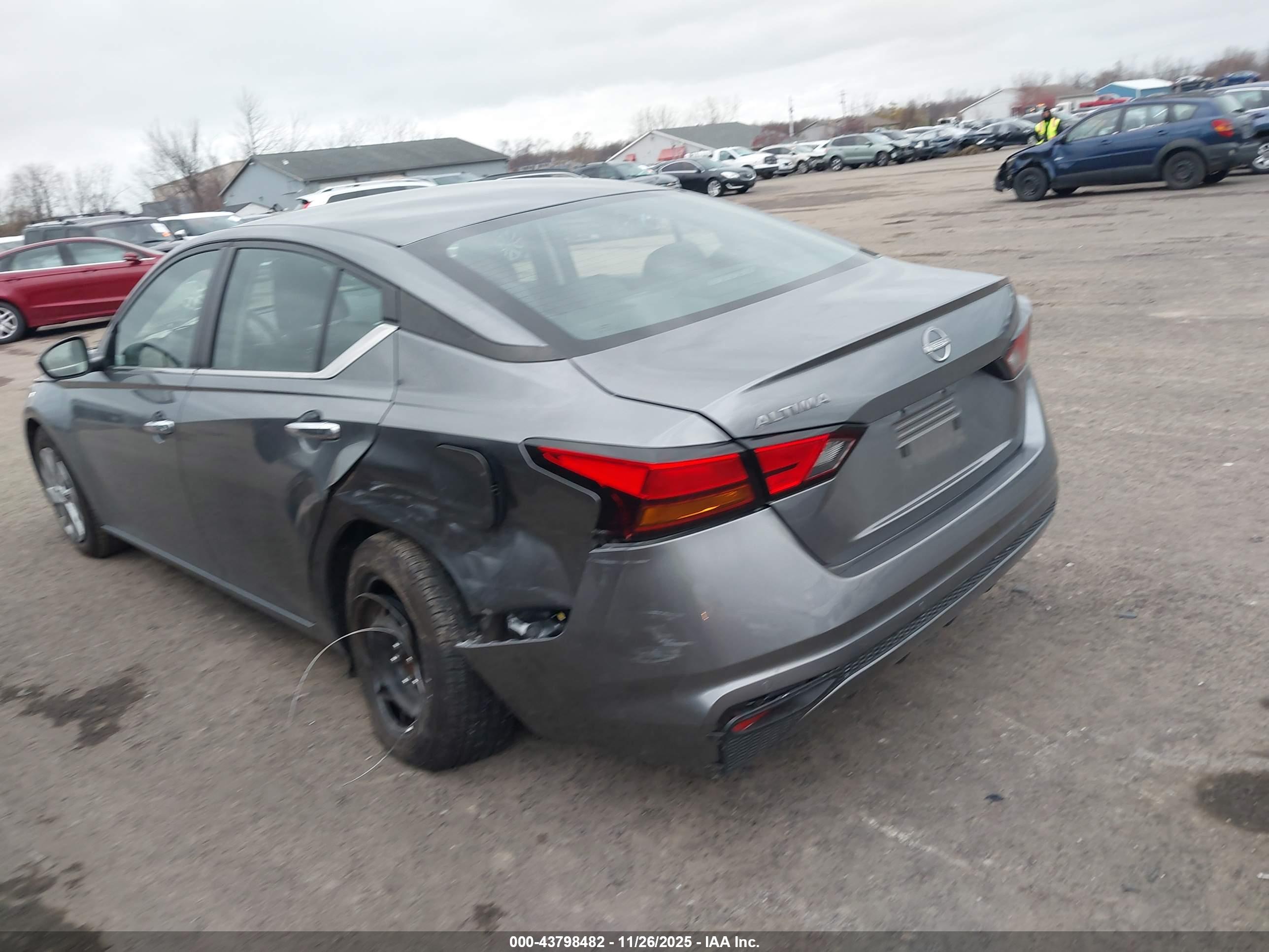 NISSAN ALTIMA image 3