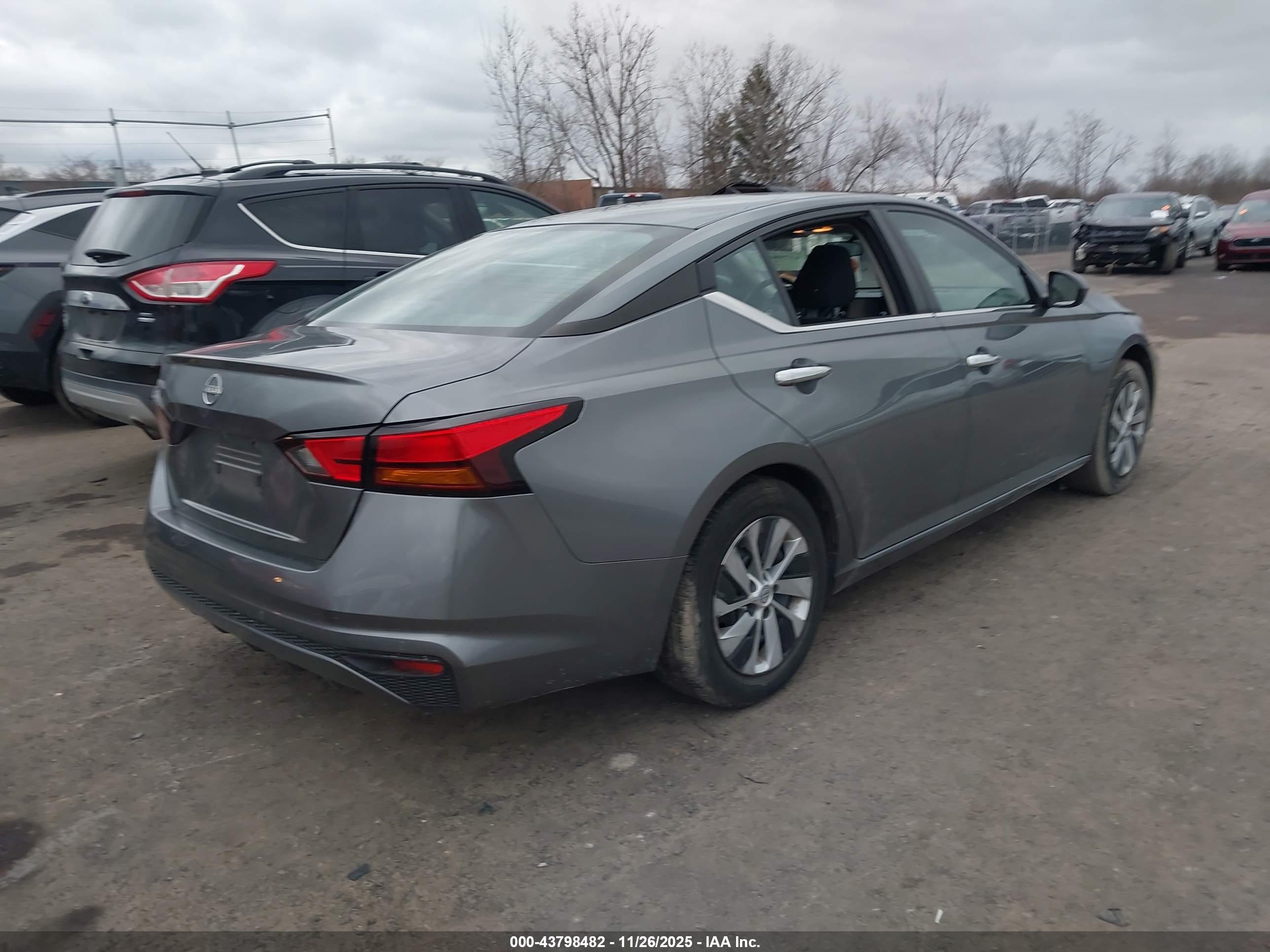 NISSAN ALTIMA image 4