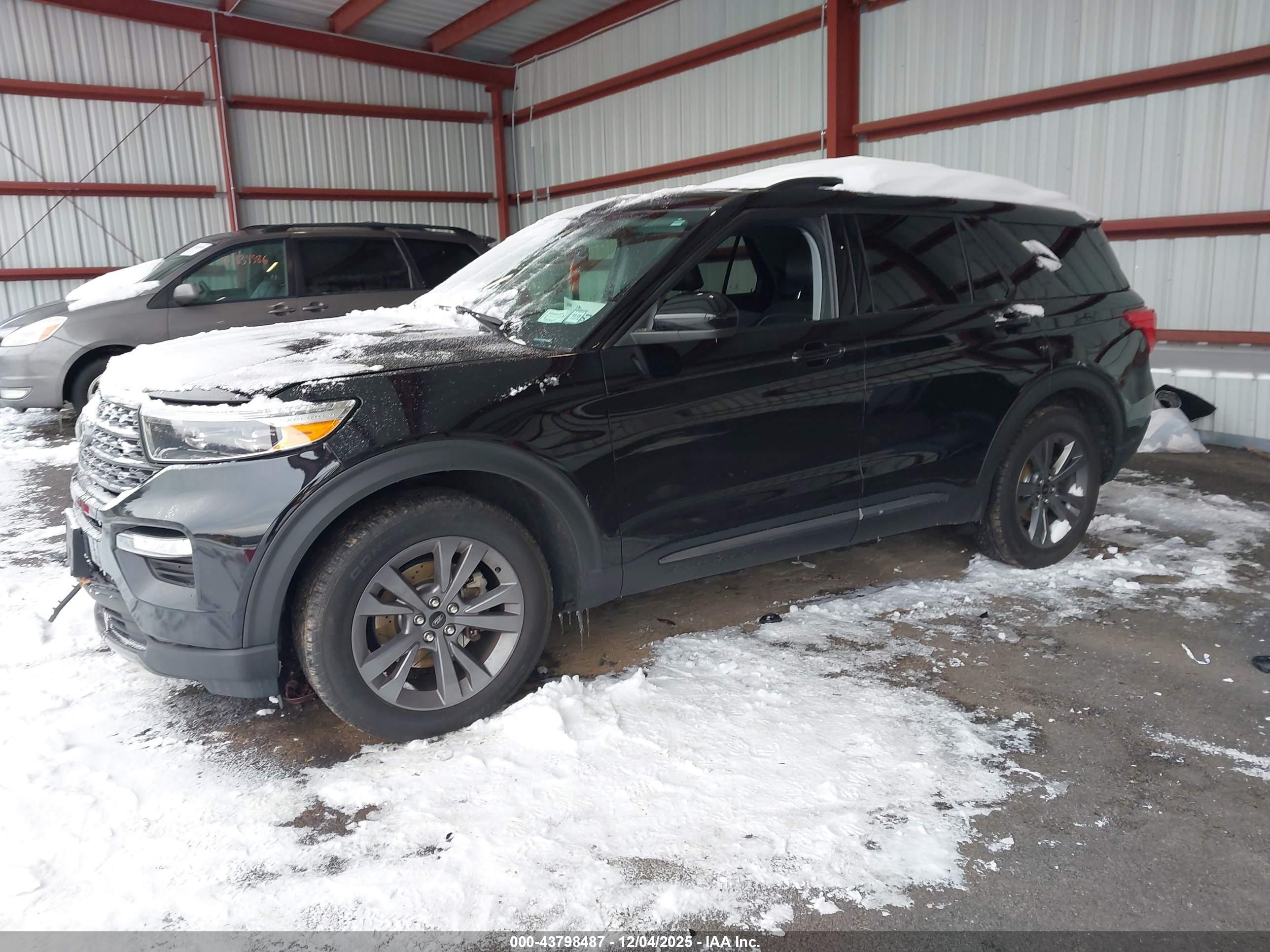 FORD EXPLORER image 2