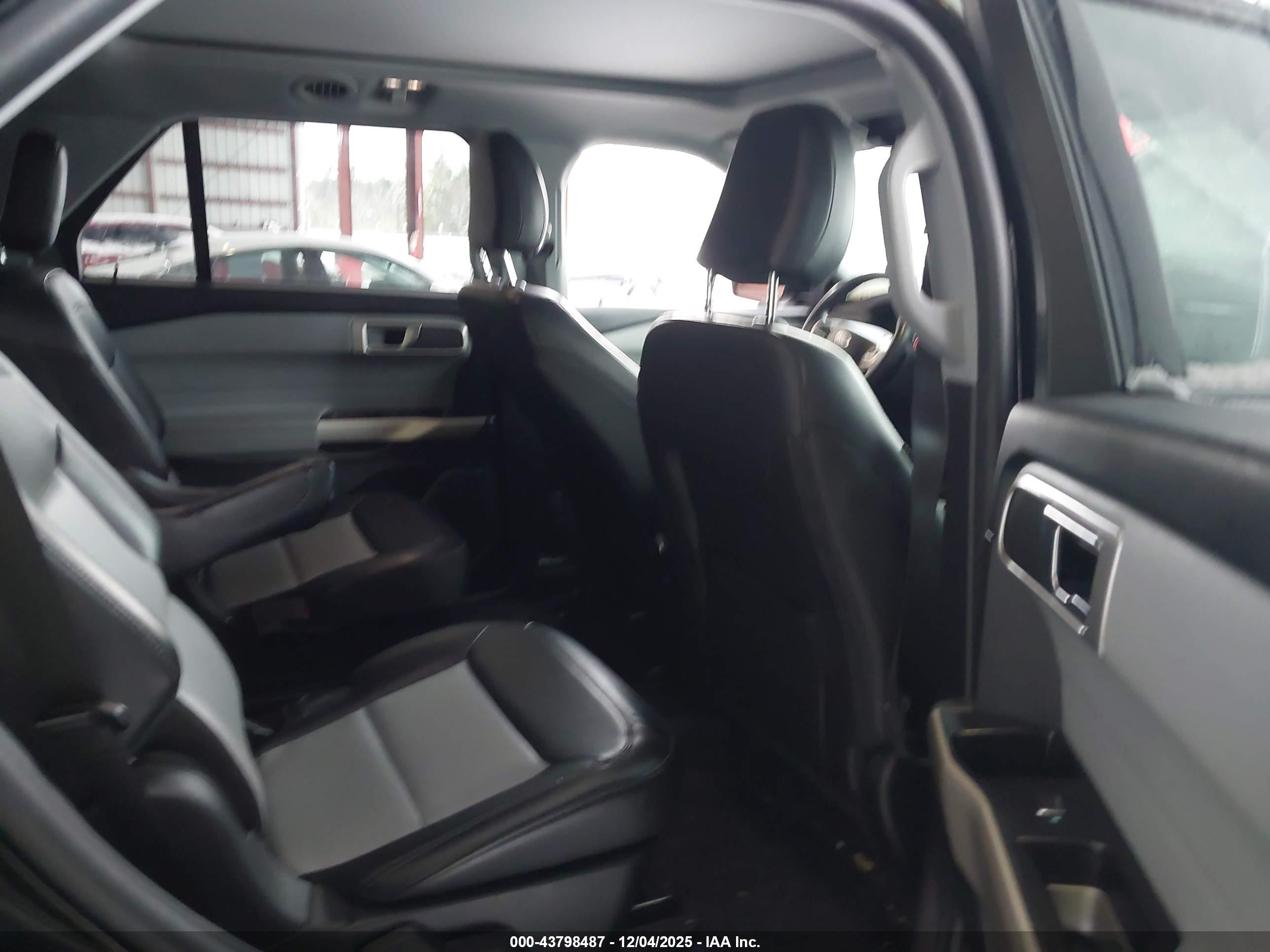 FORD EXPLORER image 8