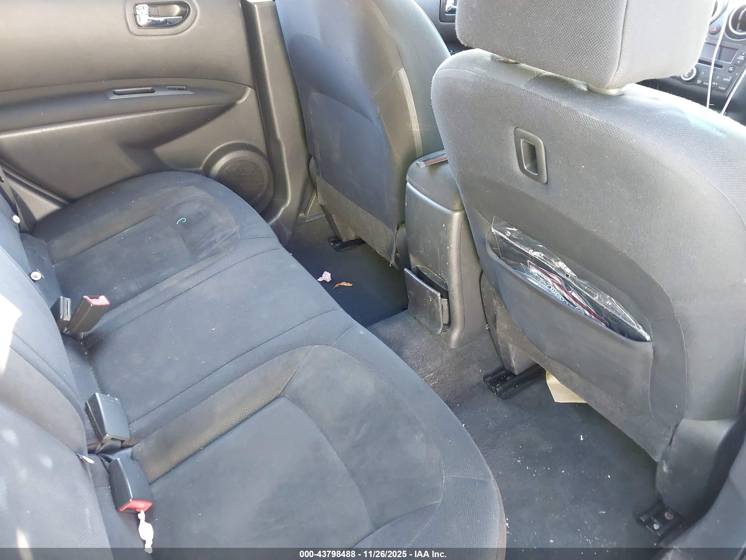 NISSAN ROGUE image 8