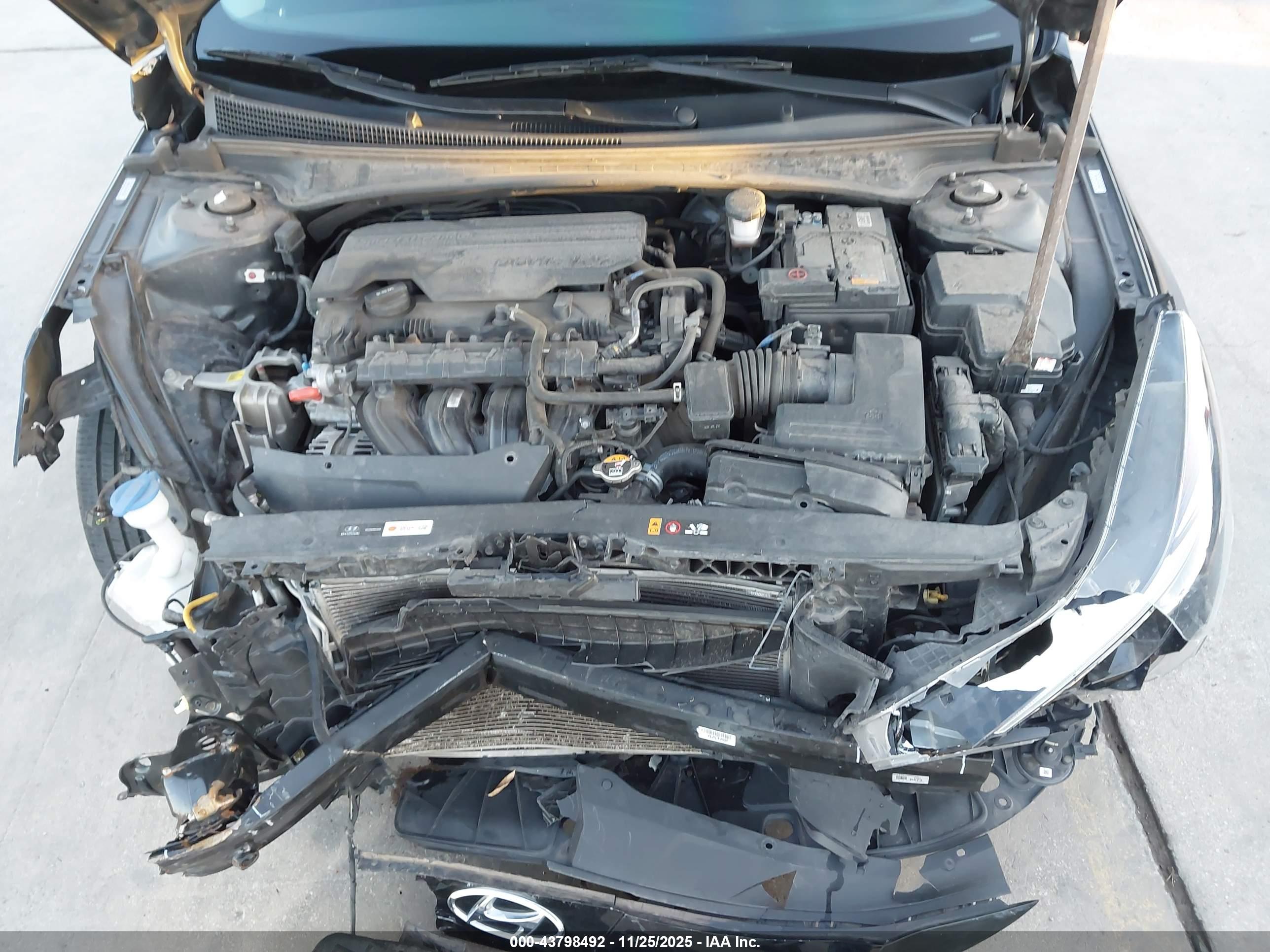 HYUNDAI ELANTRA image 10