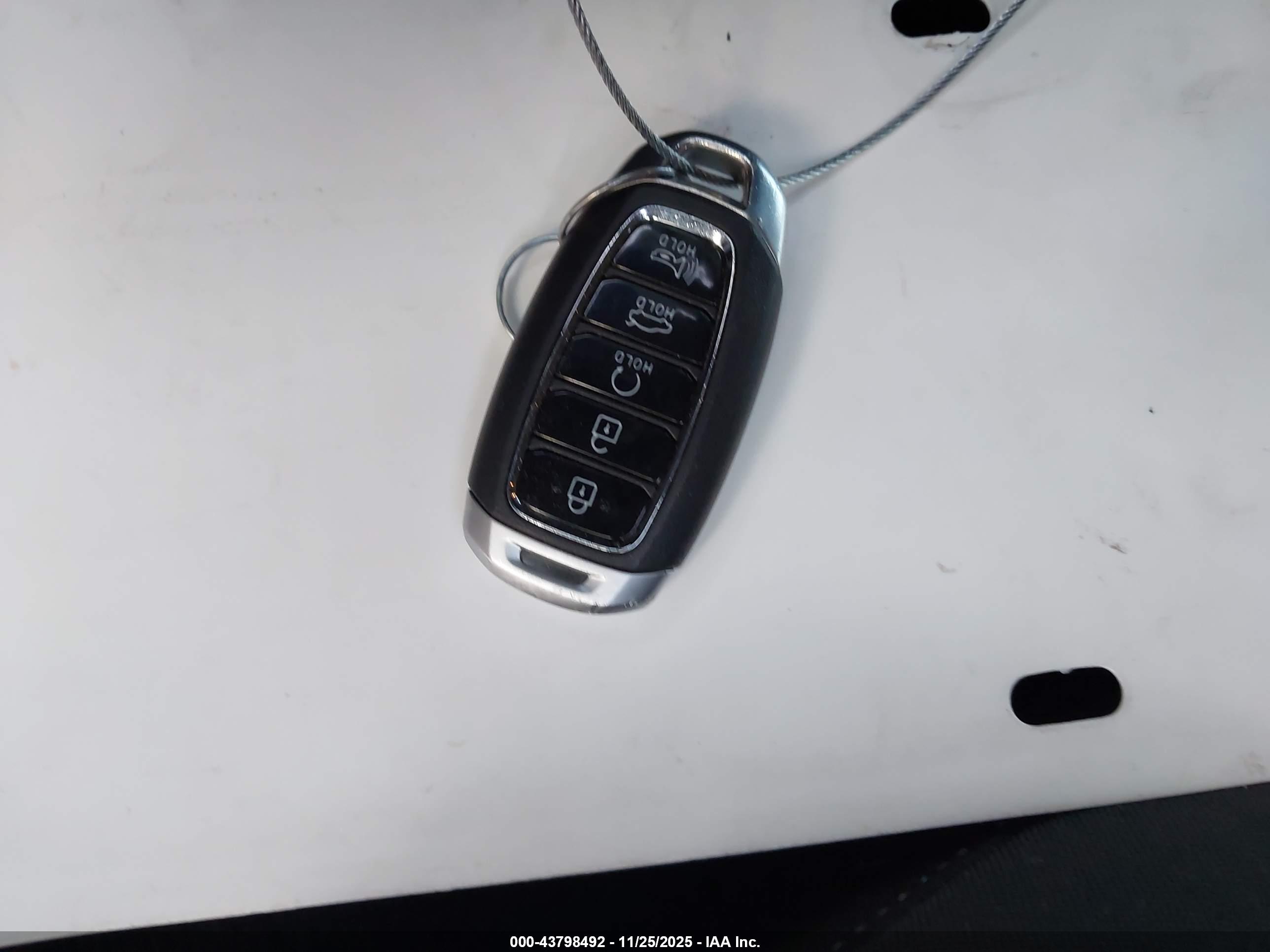 HYUNDAI ELANTRA image 11