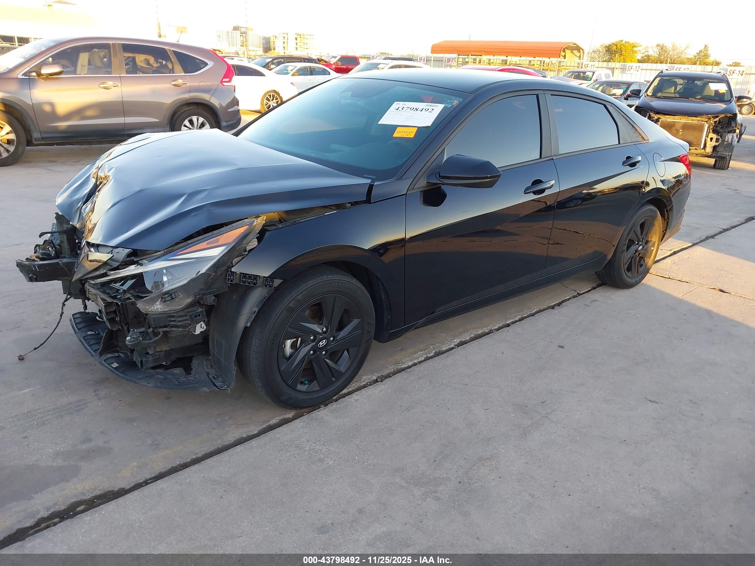 HYUNDAI ELANTRA image 2