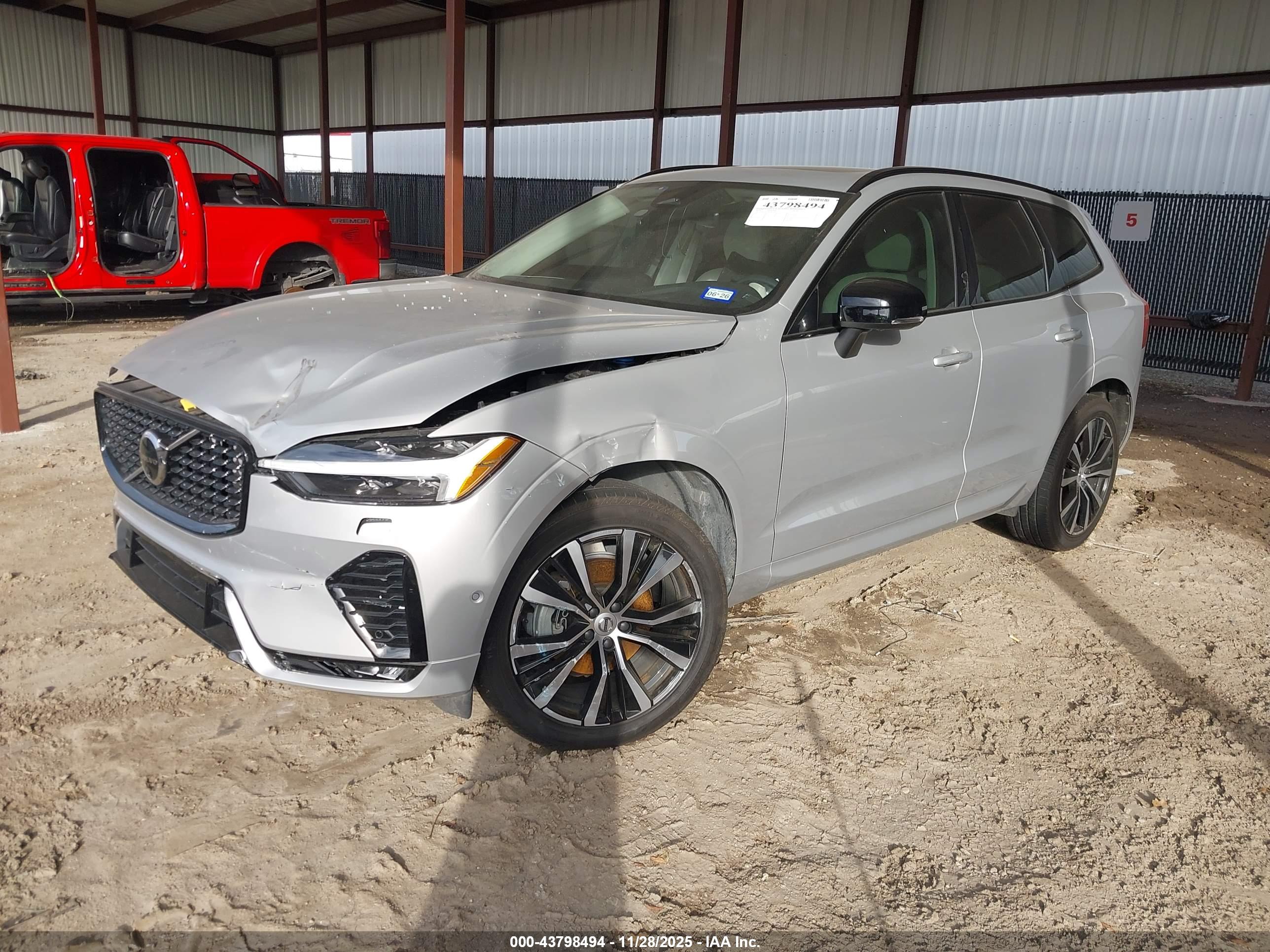 VOLVO XC60 image 2