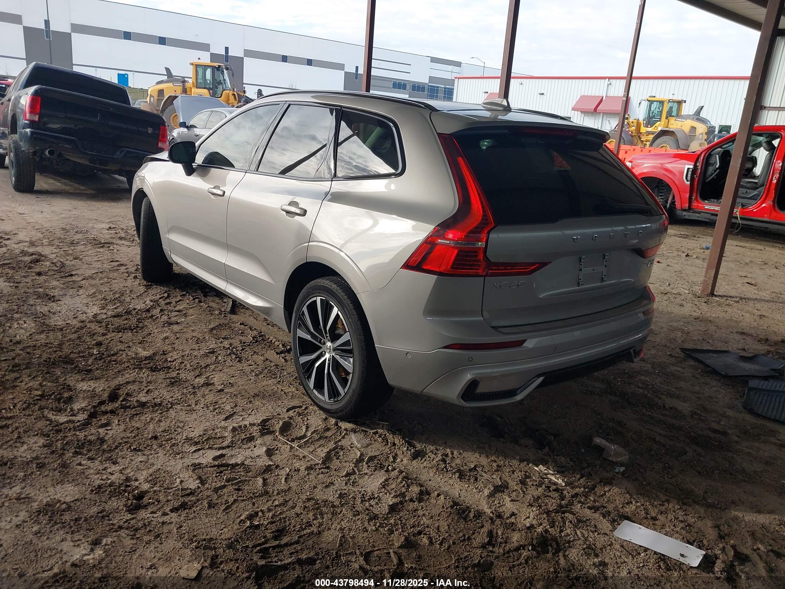 VOLVO XC60 image 3
