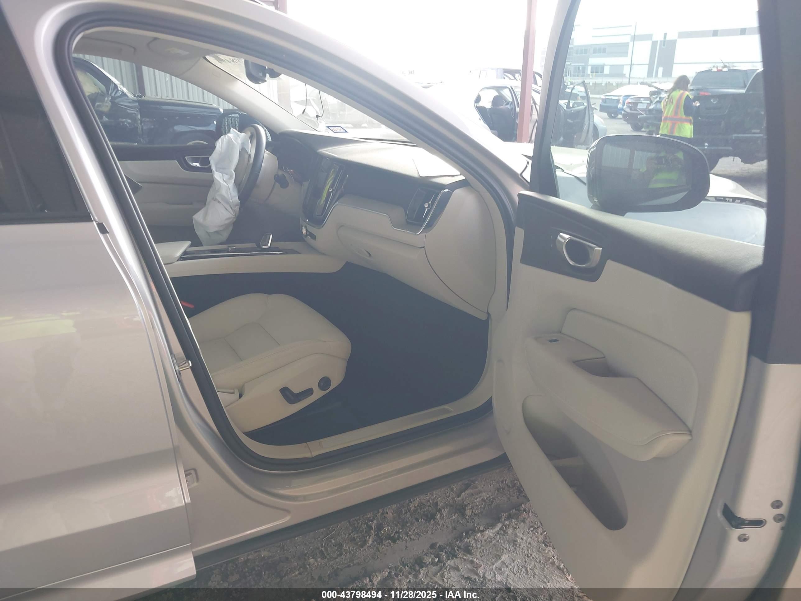VOLVO XC60 image 5