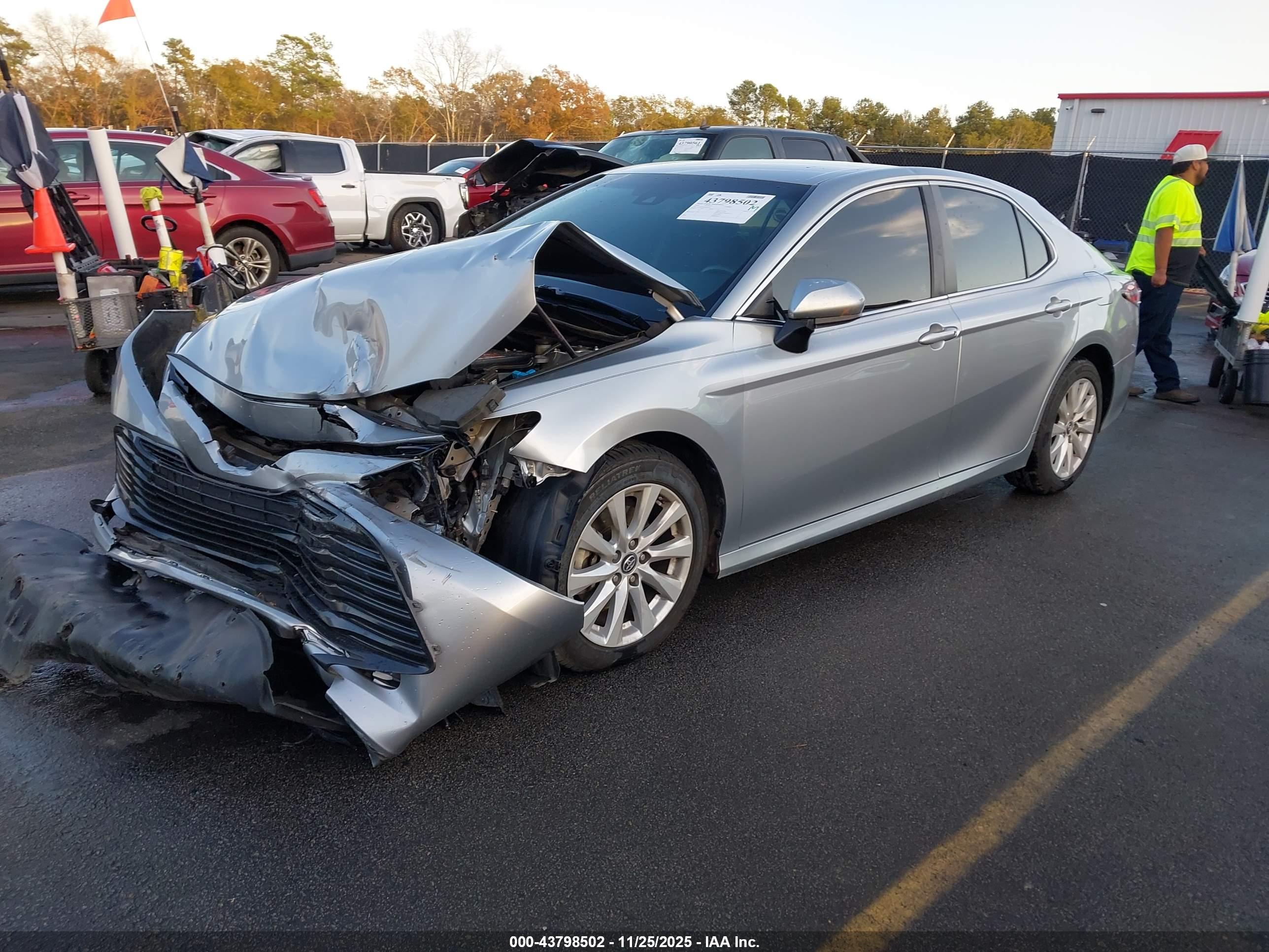 TOYOTA CAMRY image 2