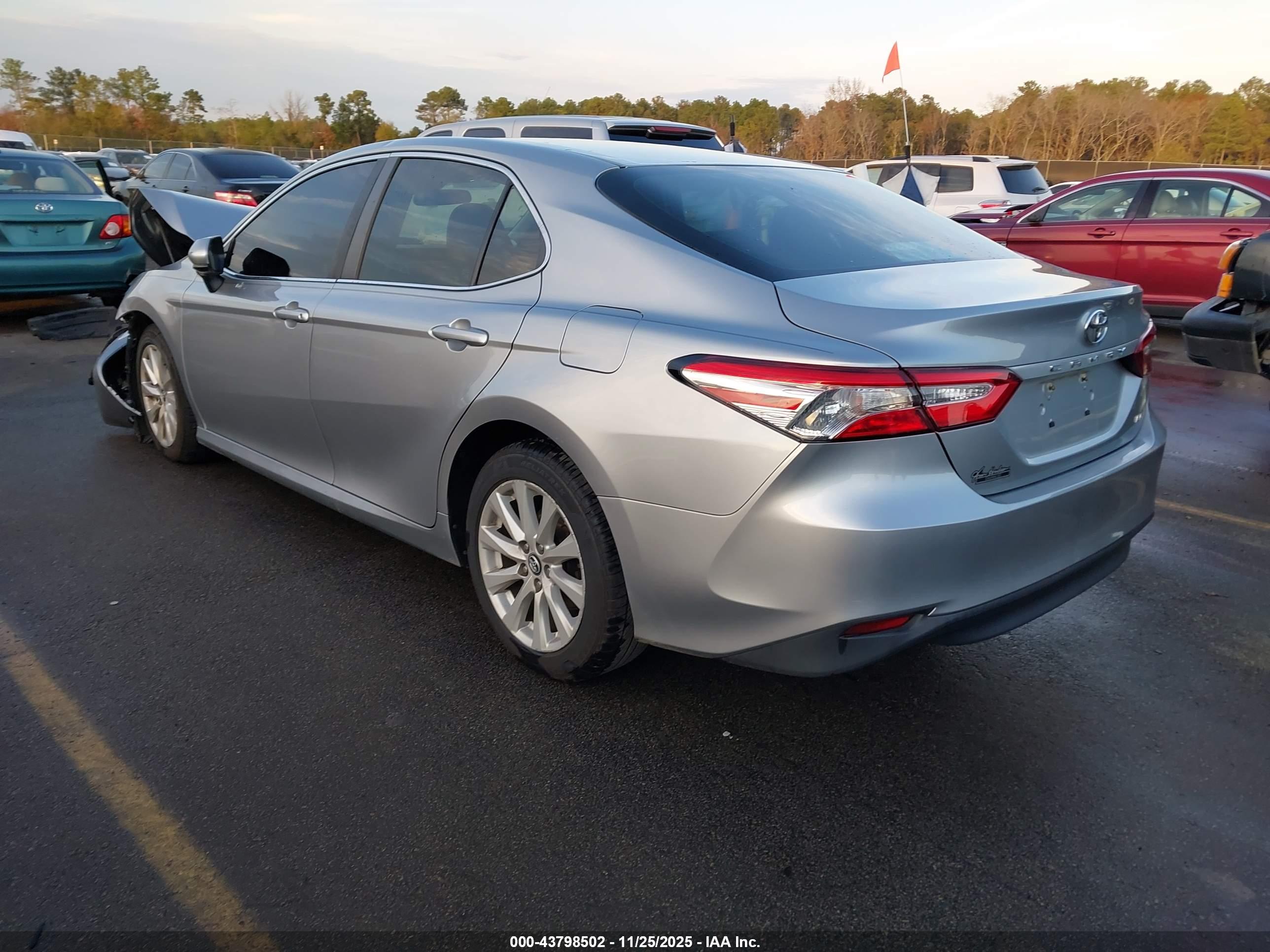 TOYOTA CAMRY image 3