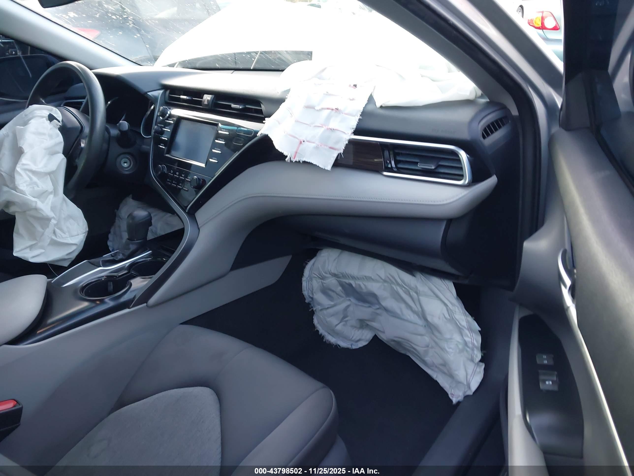 TOYOTA CAMRY image 5