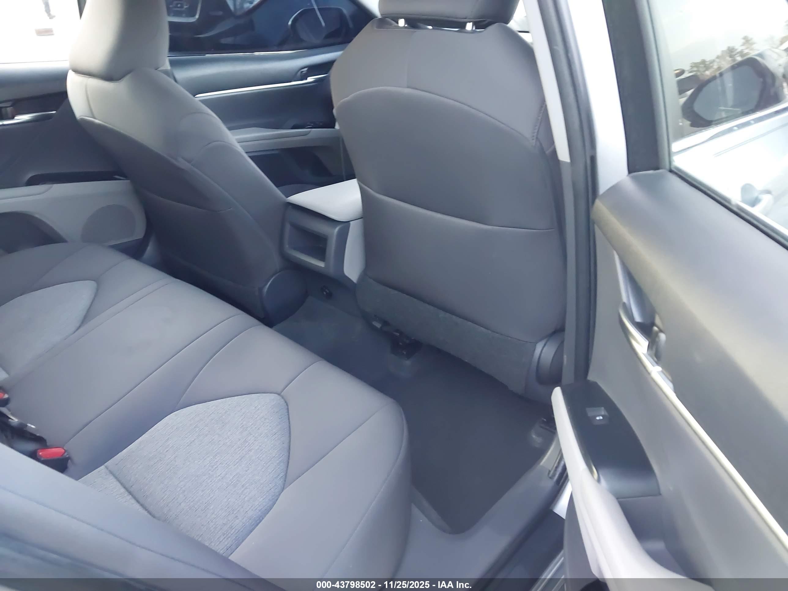 TOYOTA CAMRY image 8