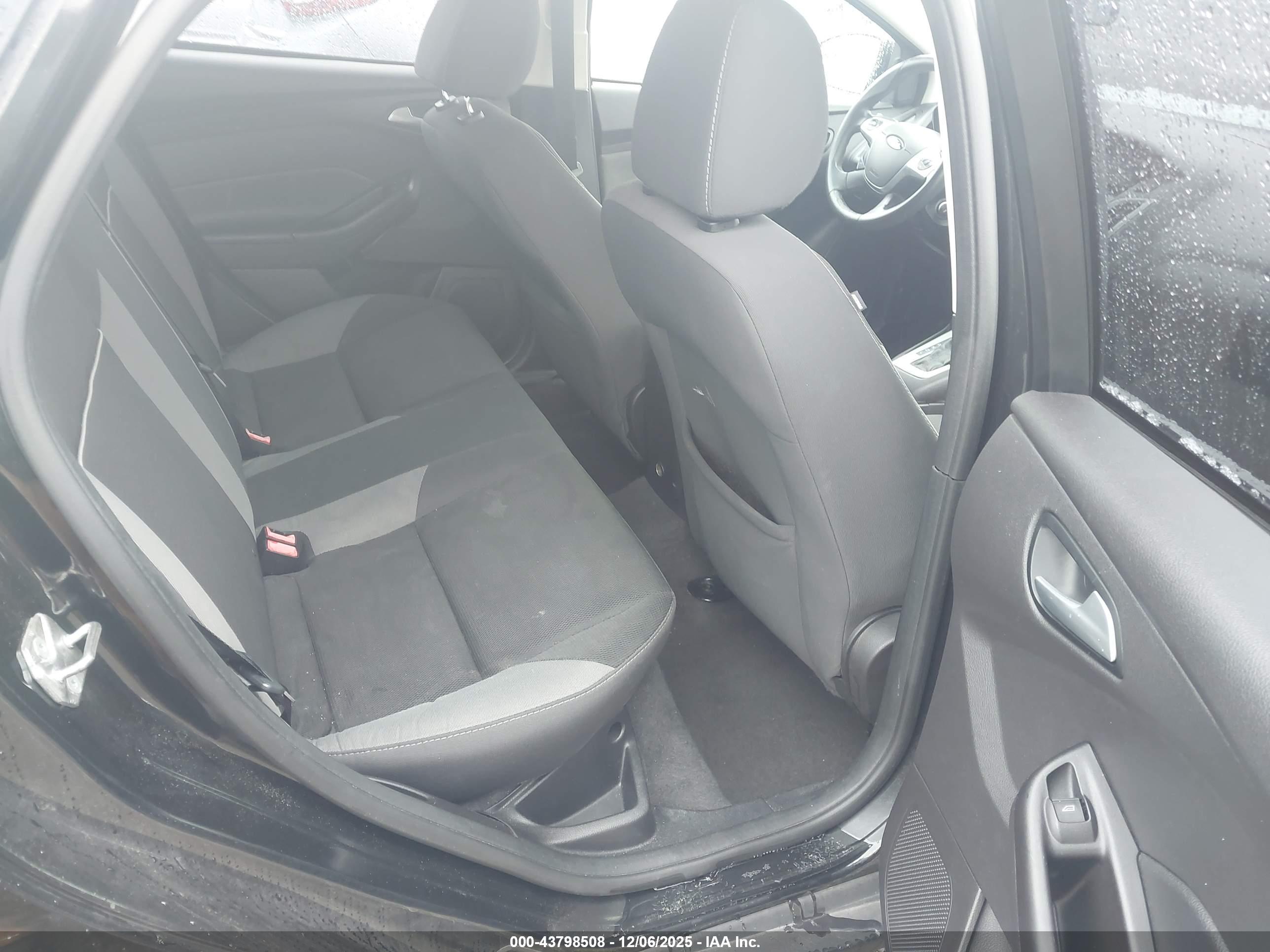 FORD FOCUS image 8