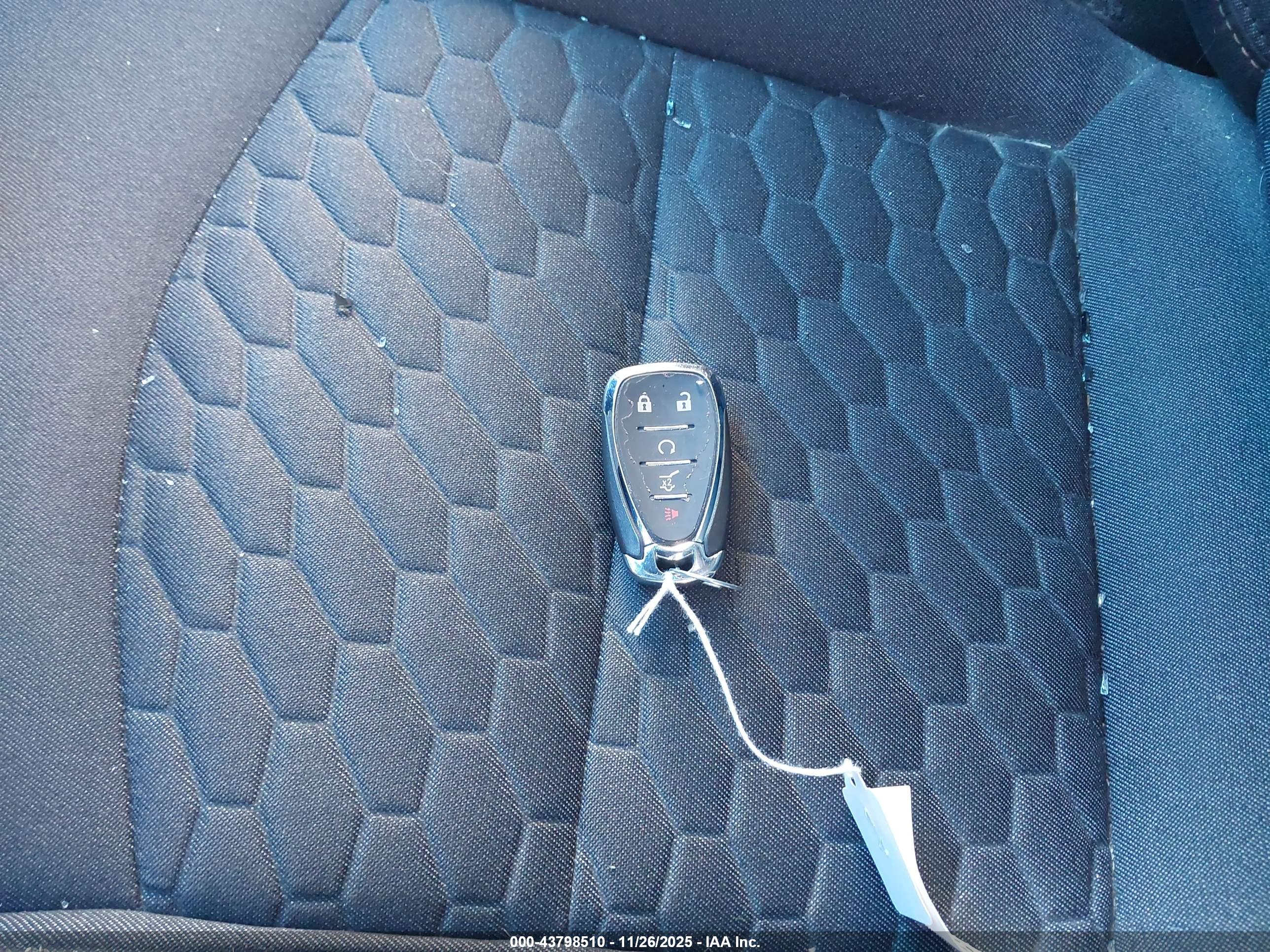 CHEVROLET EQUINOX image 11