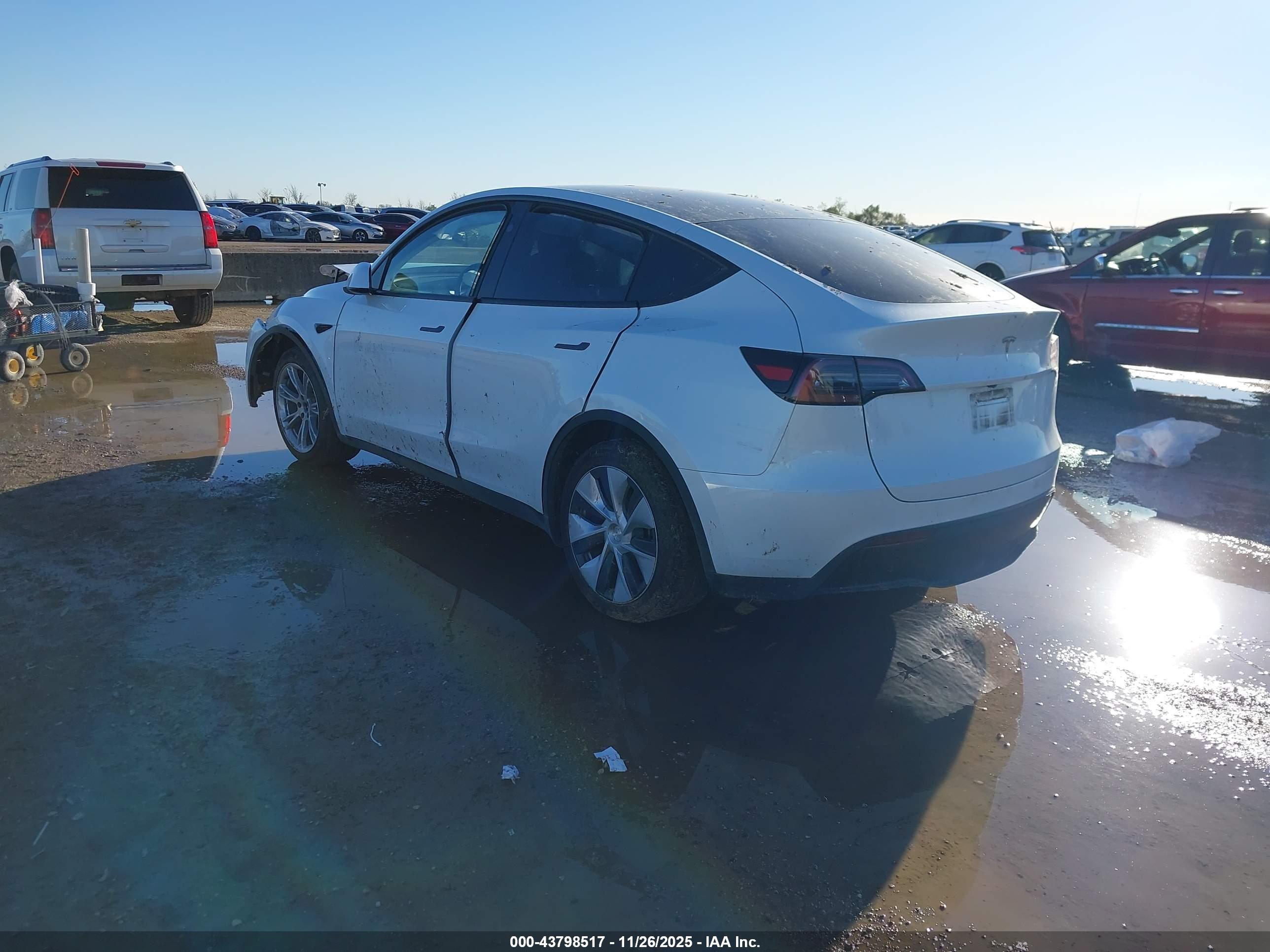 TESLA MODEL image 3