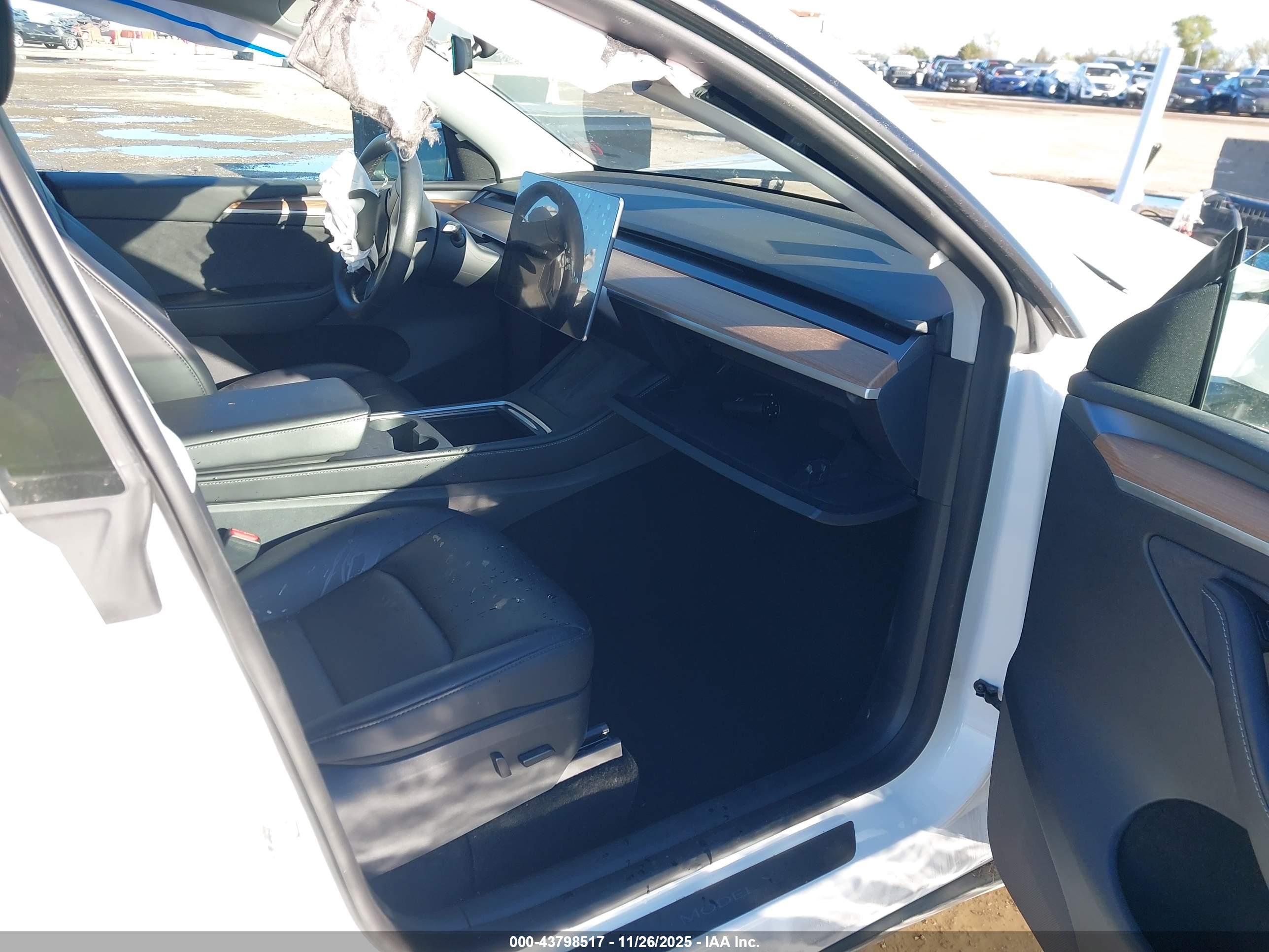 TESLA MODEL image 5