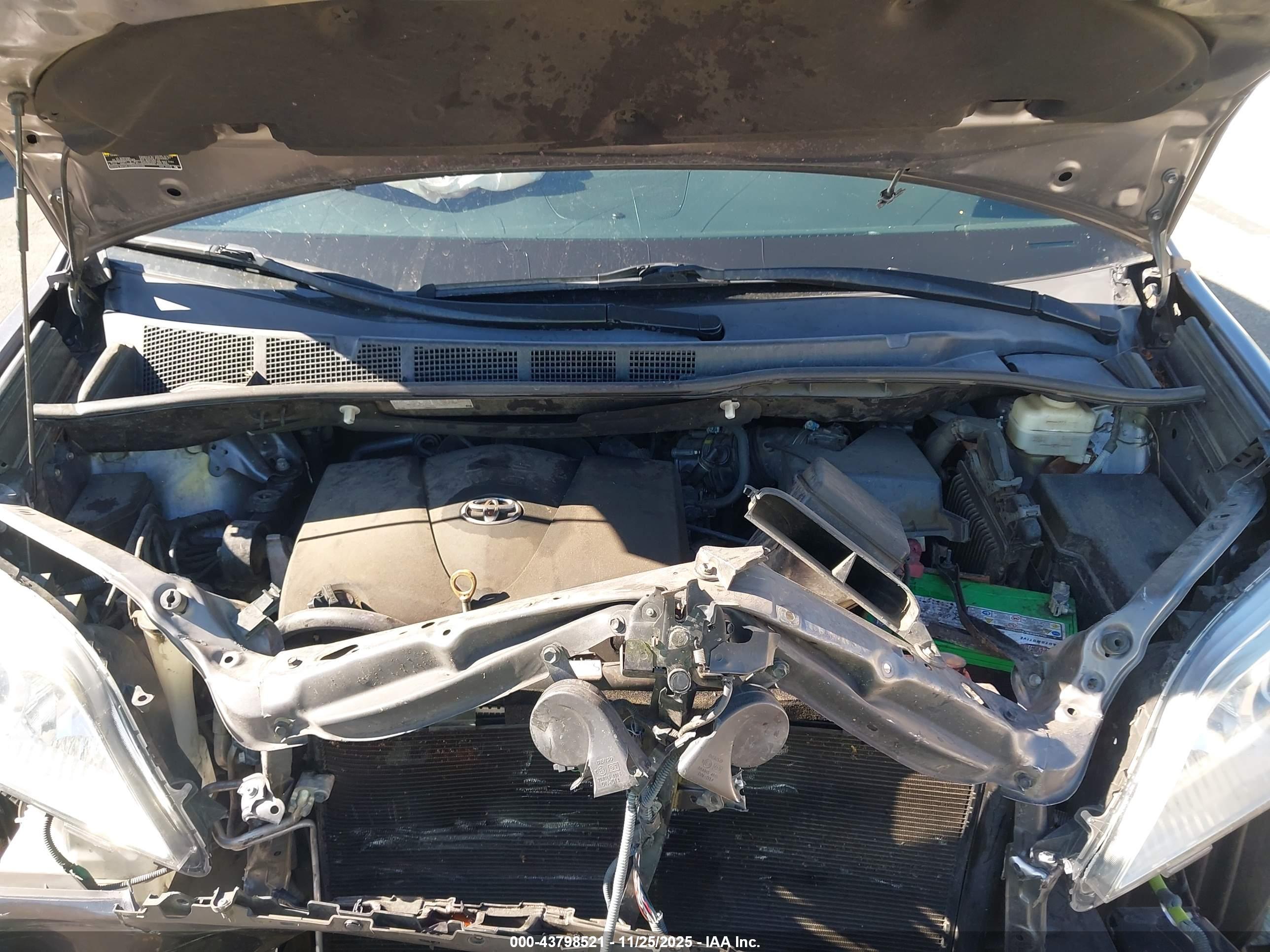 TOYOTA SIENNA image 10