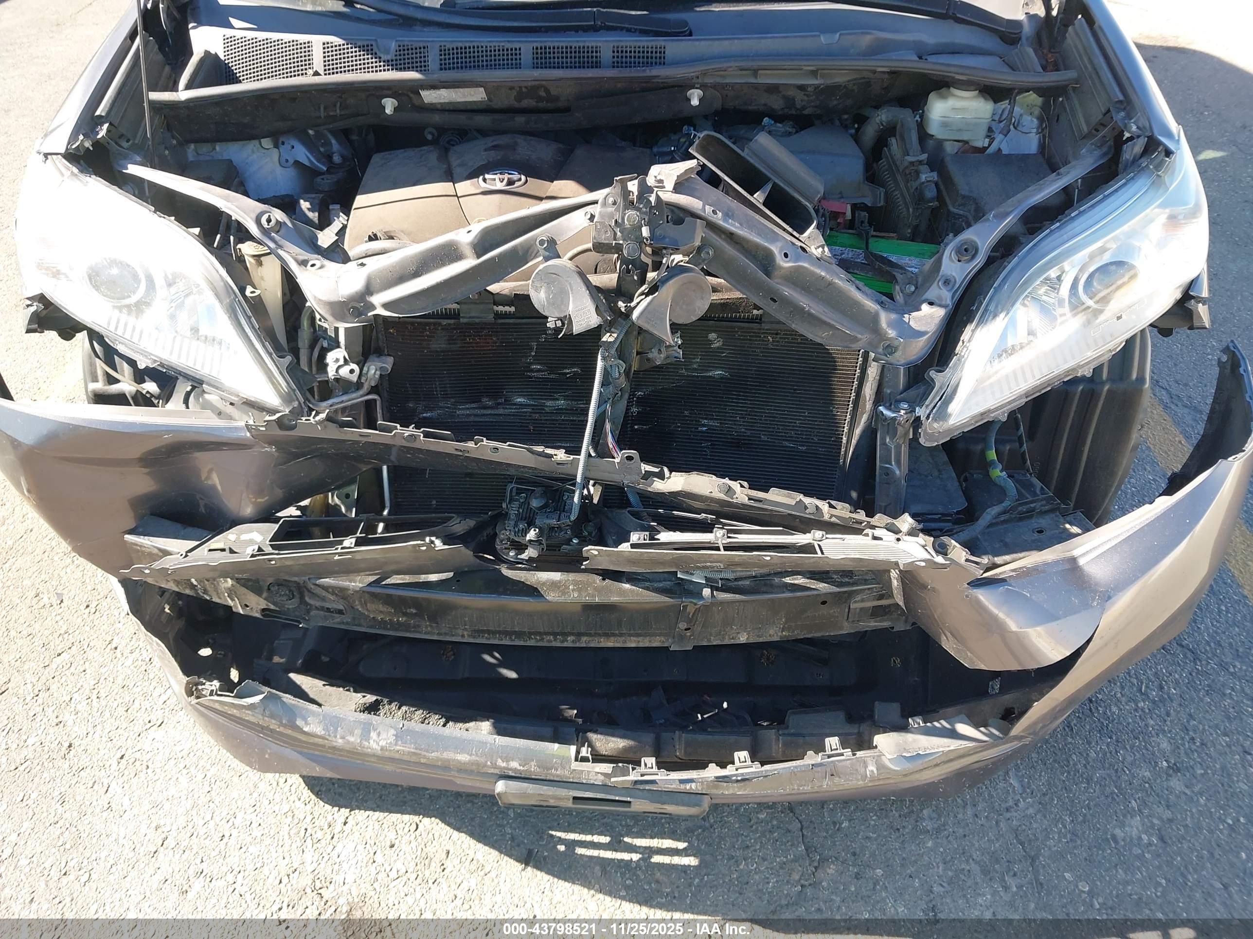TOYOTA SIENNA image 6