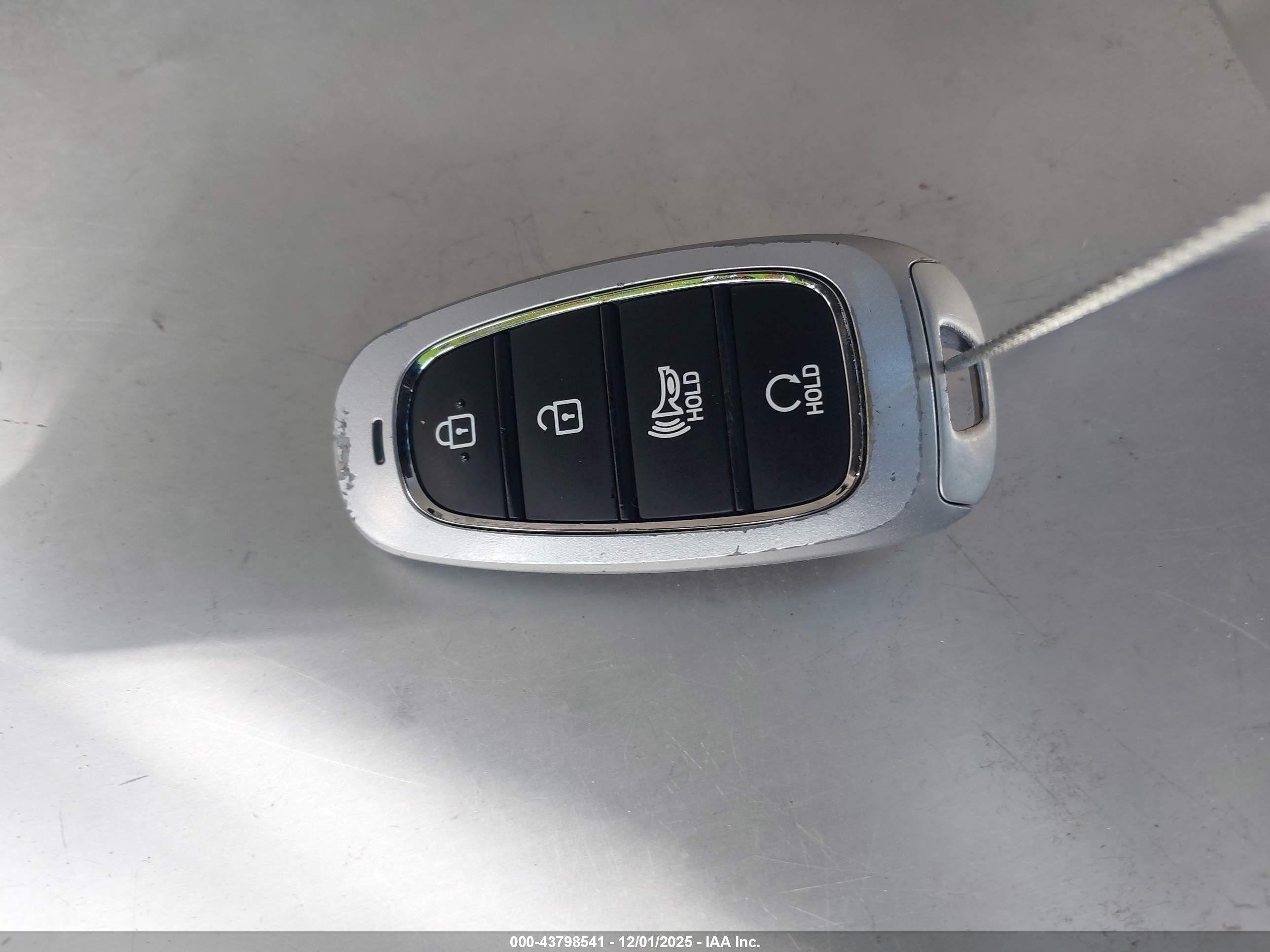 HYUNDAI TUCSON image 11