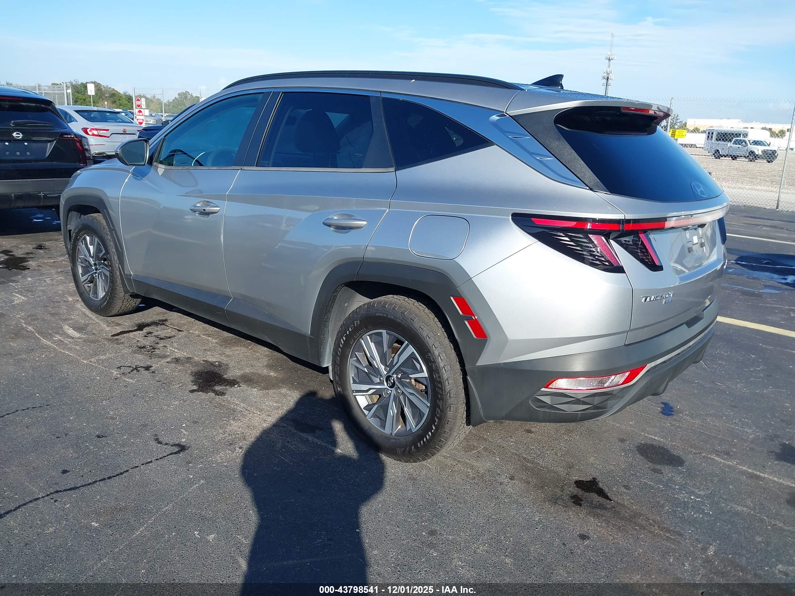 HYUNDAI TUCSON image 3