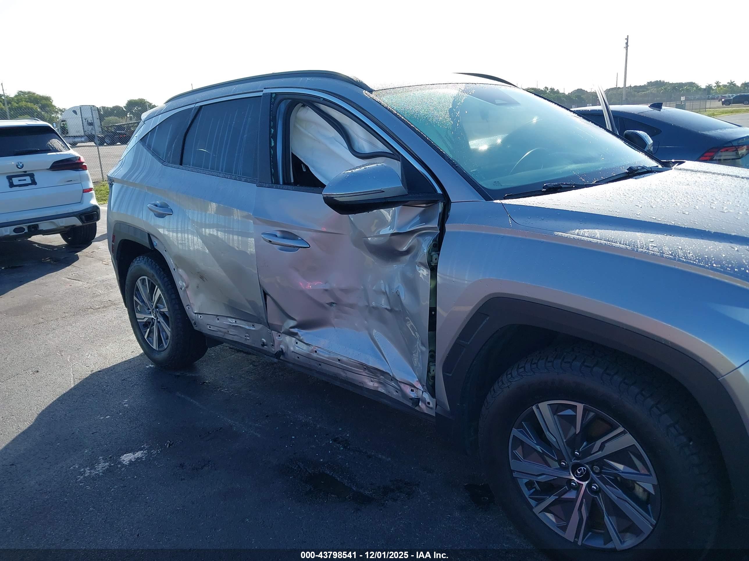 HYUNDAI TUCSON image 6