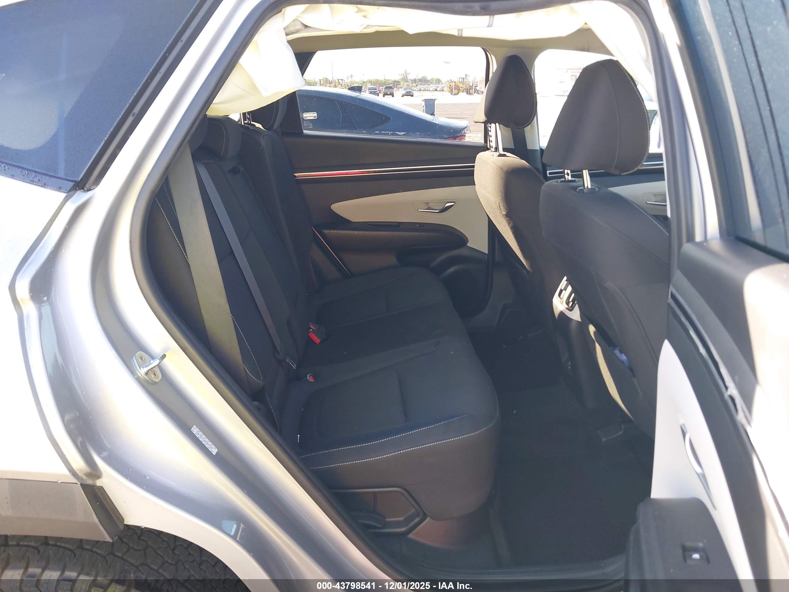 HYUNDAI TUCSON image 8