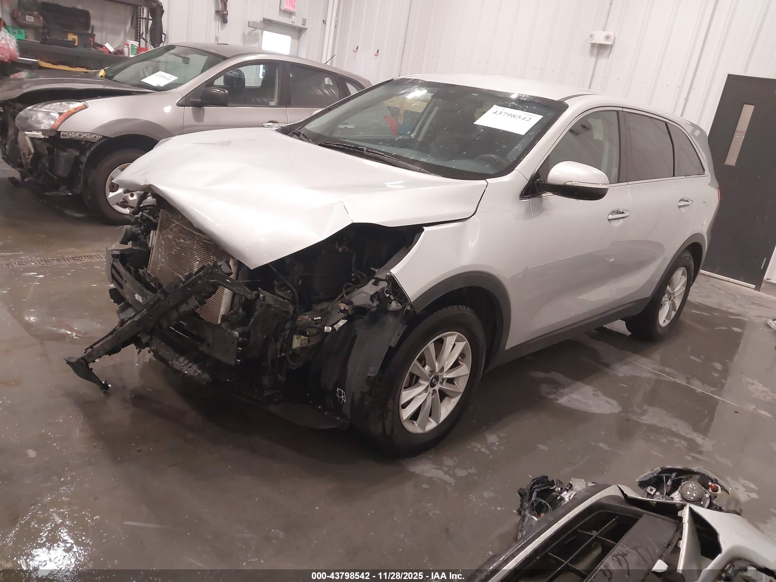 KIA SORENTO image 2